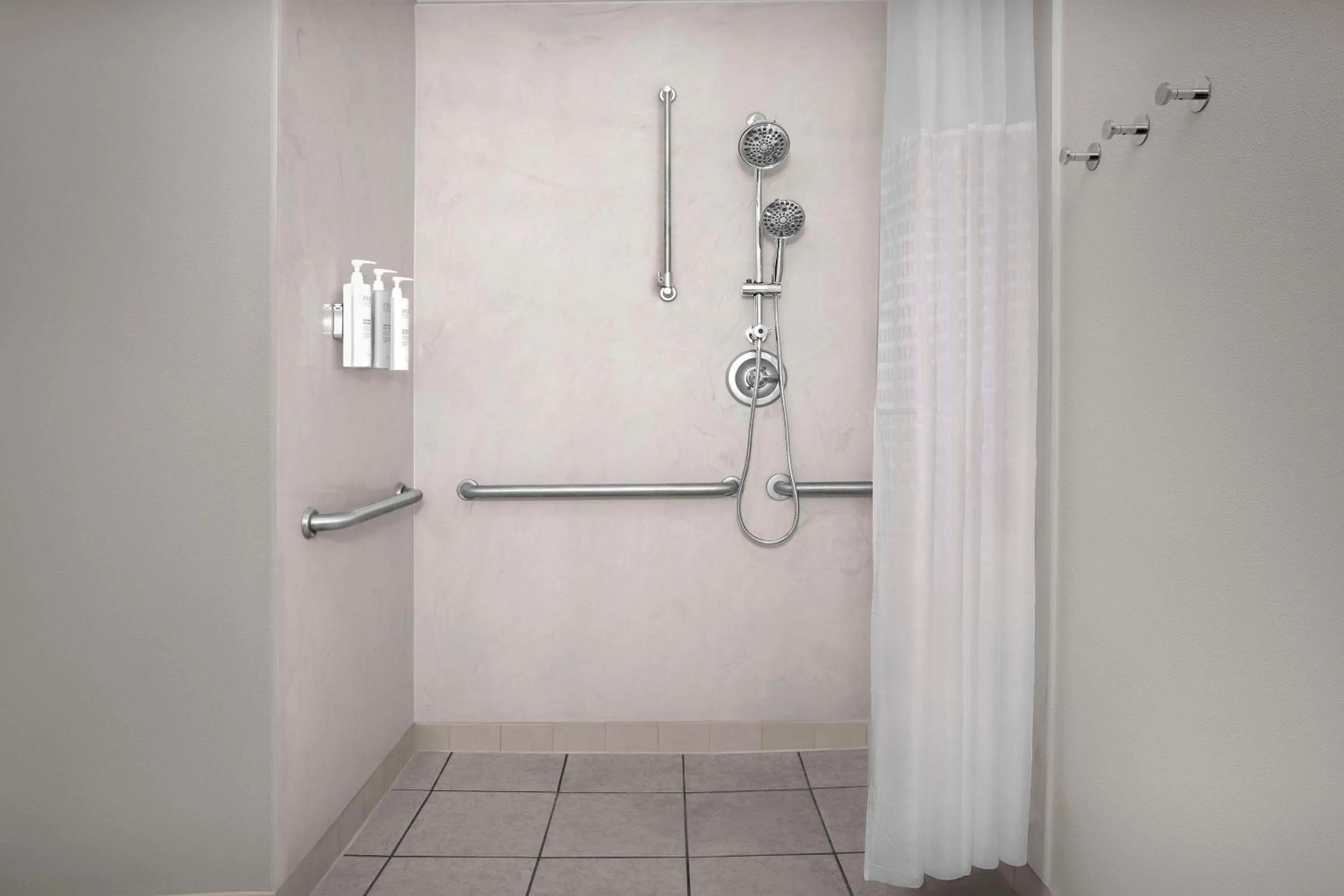 Bathroom in Quality Inn San Antonio Fiesta at Six Flags