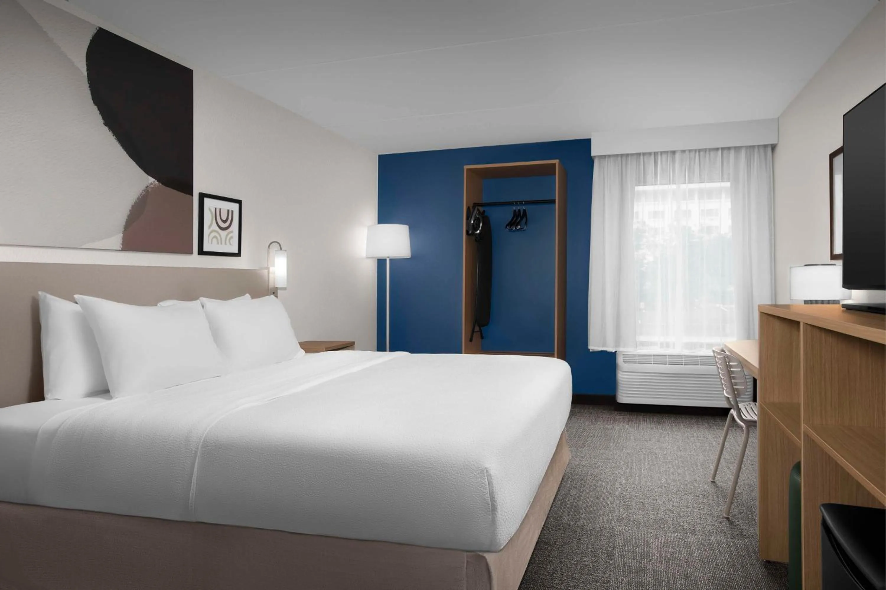 Bed in Quality Inn San Antonio Fiesta at Six Flags