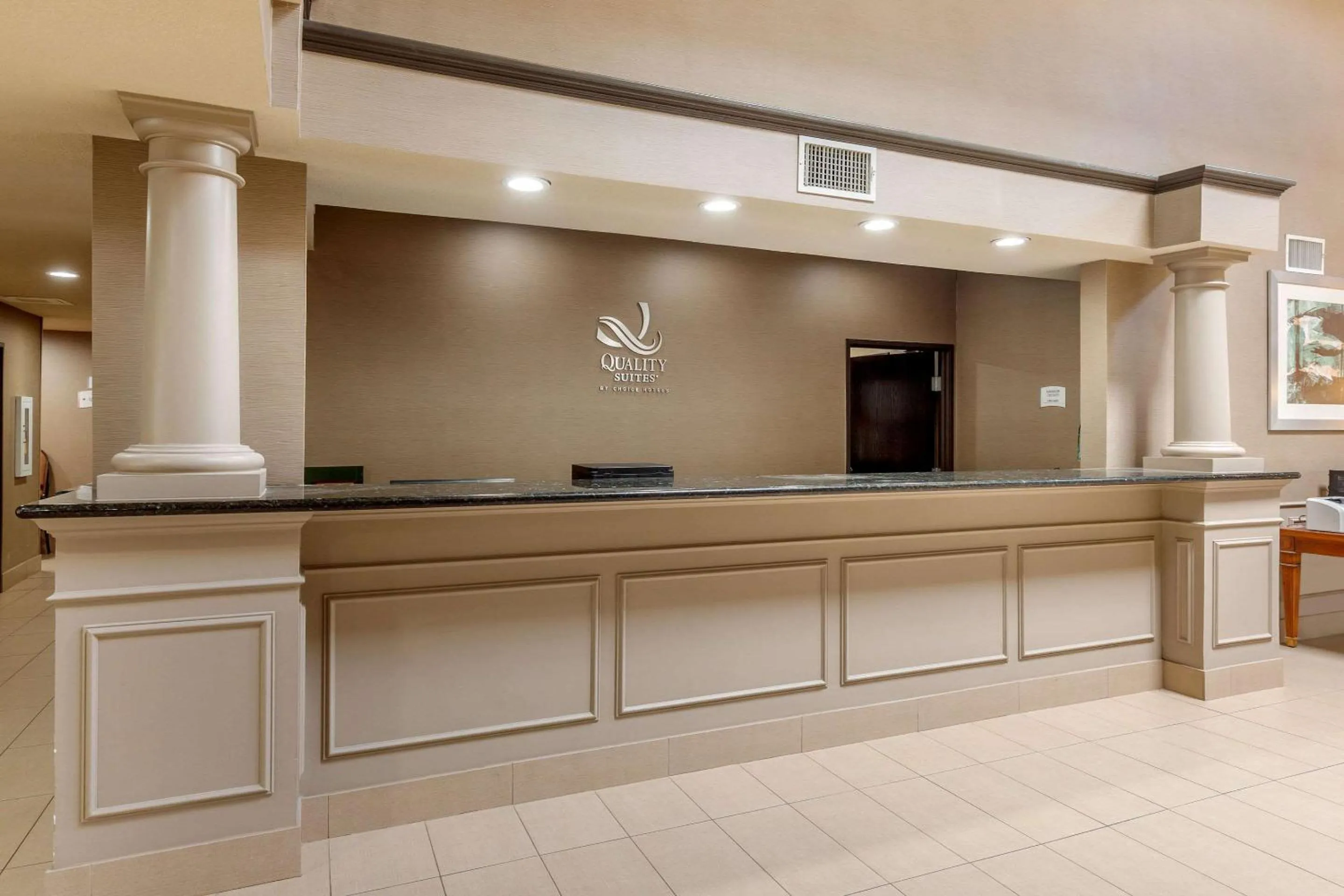 Lobby or reception in Quality Suites Sherman