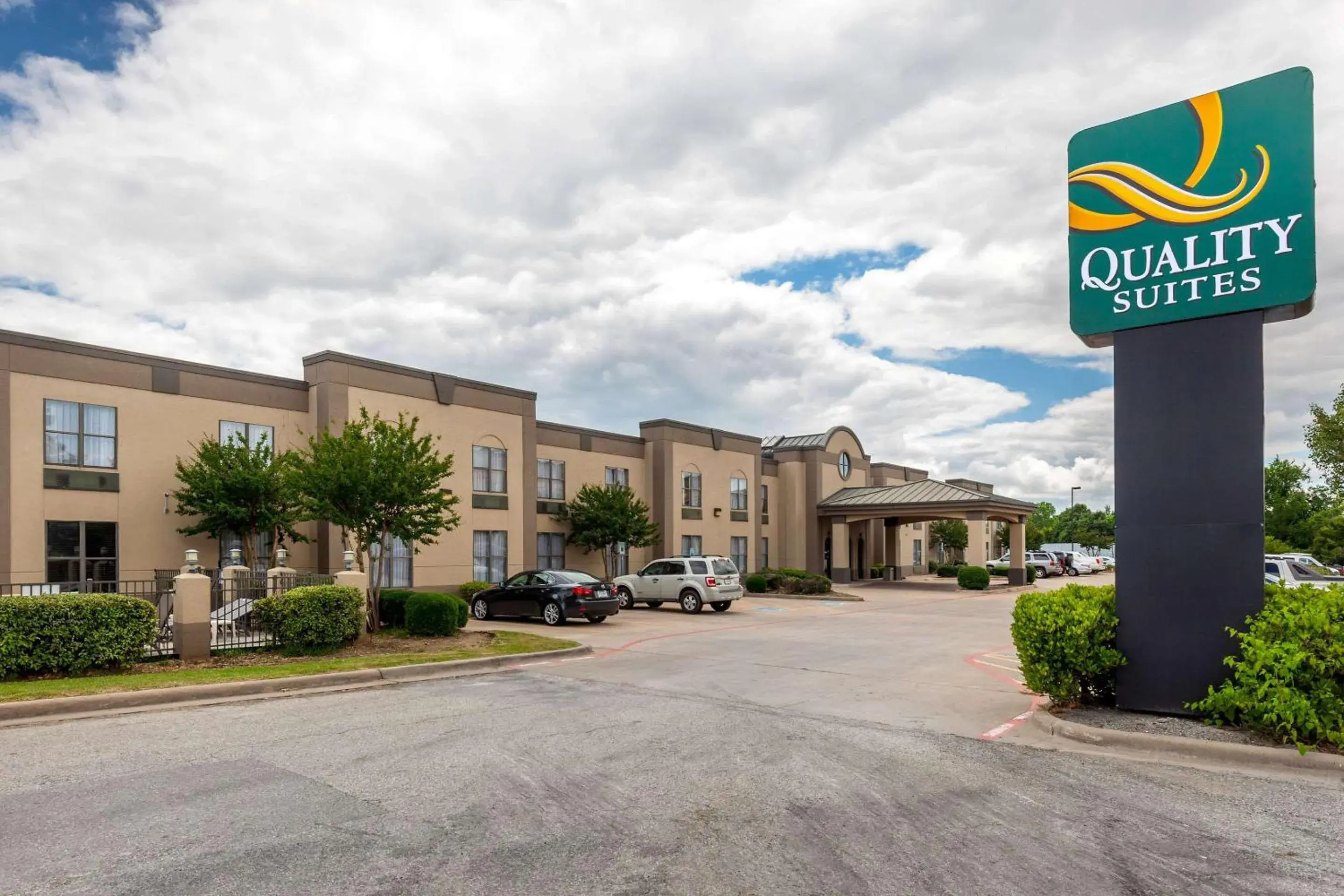 Property building in Quality Suites Sherman Property building in Quality Suites Sherman