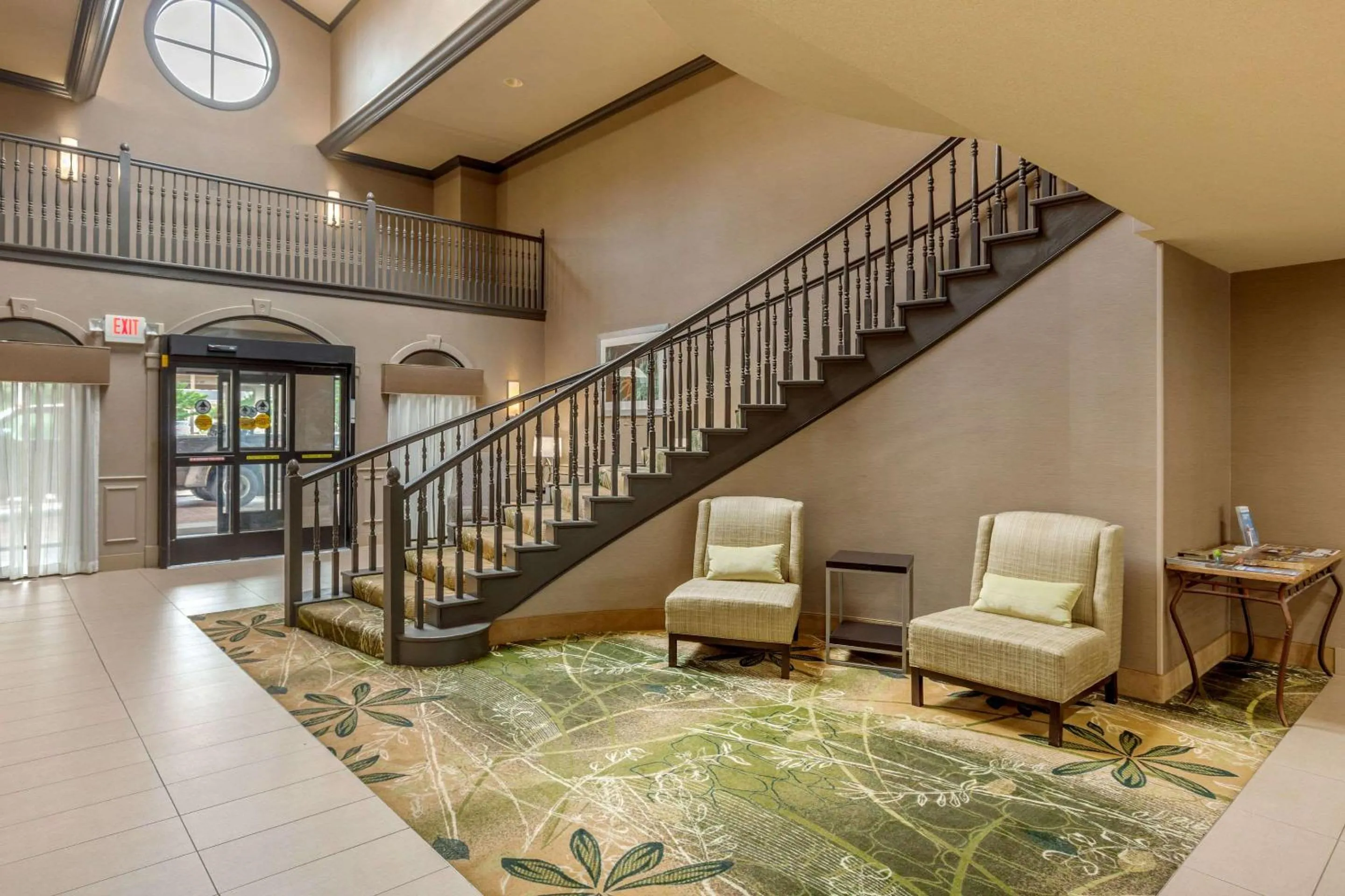 Lobby or reception in Quality Suites Sherman