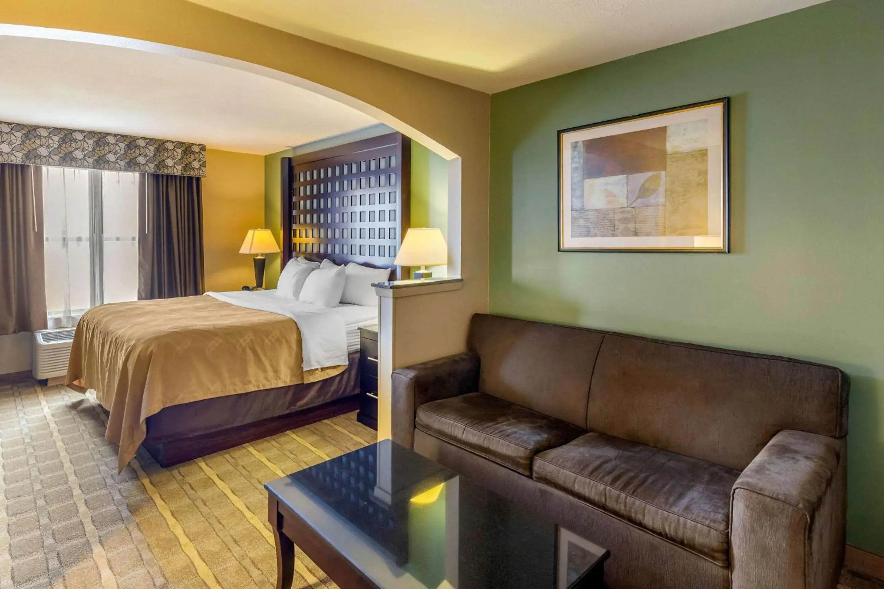 Photo of the whole room, Bed in Quality Suites Sherman Photo of the whole room, Bed in Quality Suites Sherman