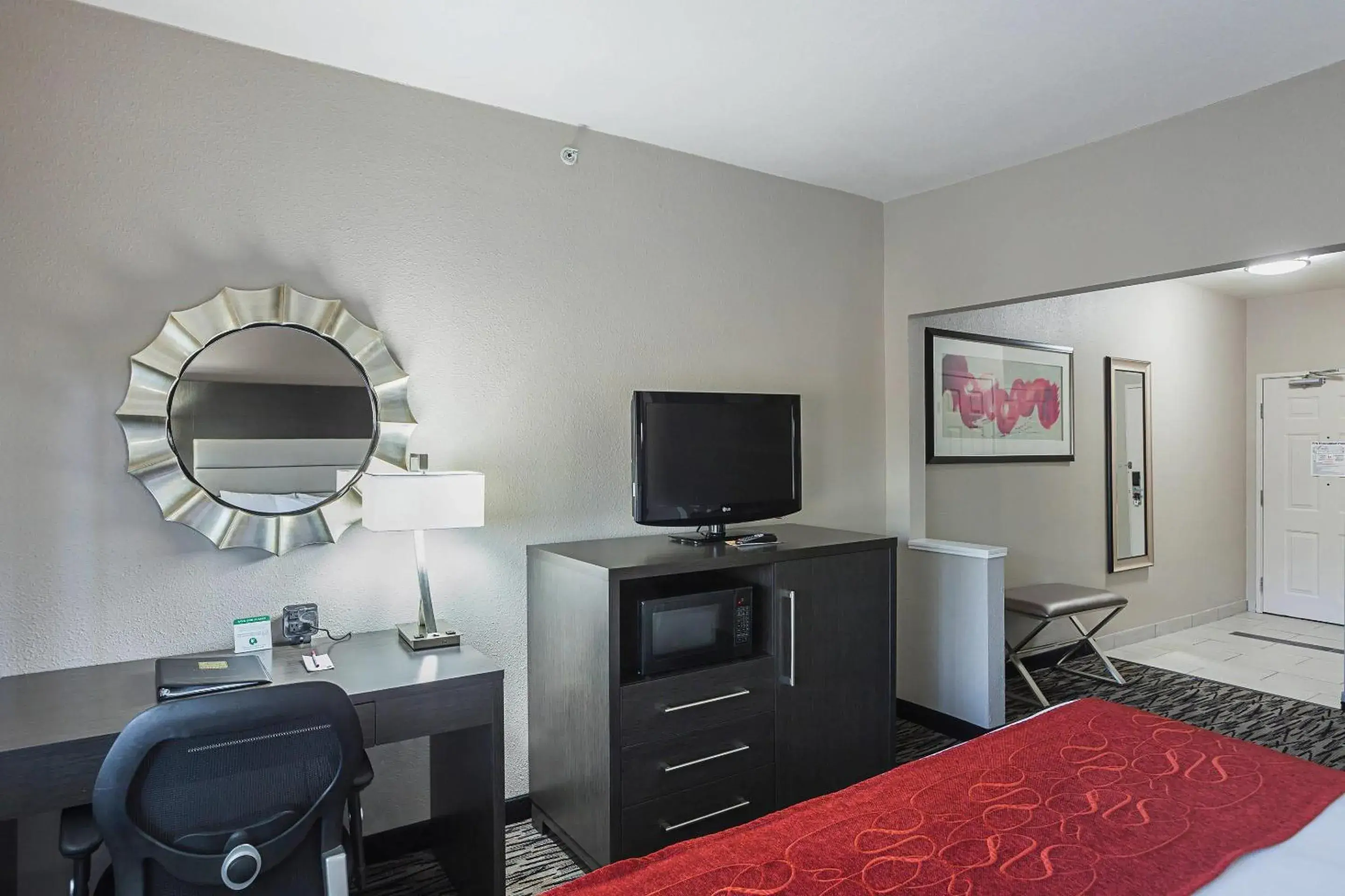Bedroom, Bed in Comfort Suites Lewisville - Dallas Bedroom, Bed in Comfort Suites Lewisville - Dallas