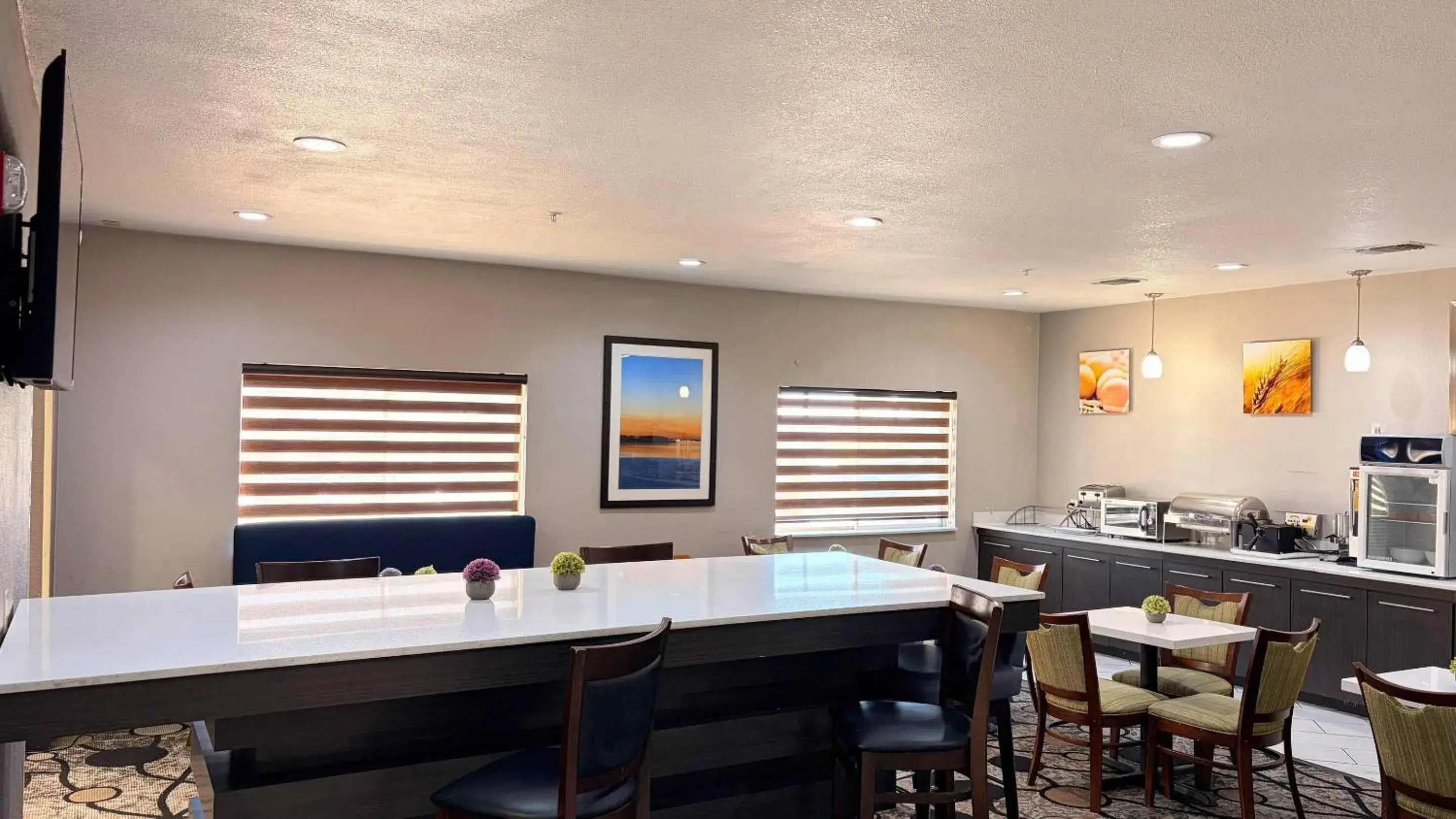 Breakfast in Comfort Suites Lewisville - Dallas Breakfast in Comfort Suites Lewisville - Dallas