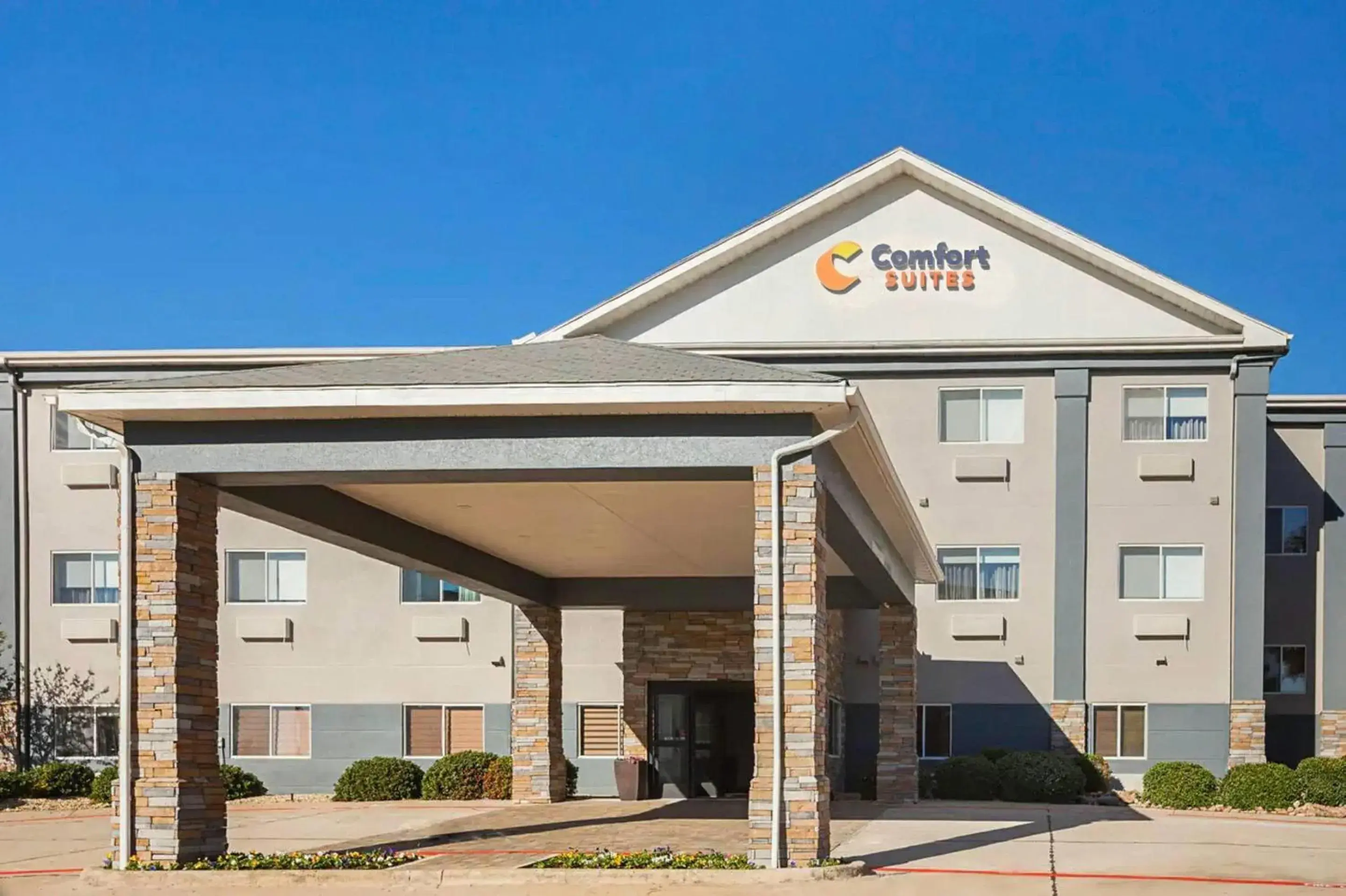 Property building in Comfort Suites Lewisville - Dallas Property building in Comfort Suites Lewisville - Dallas