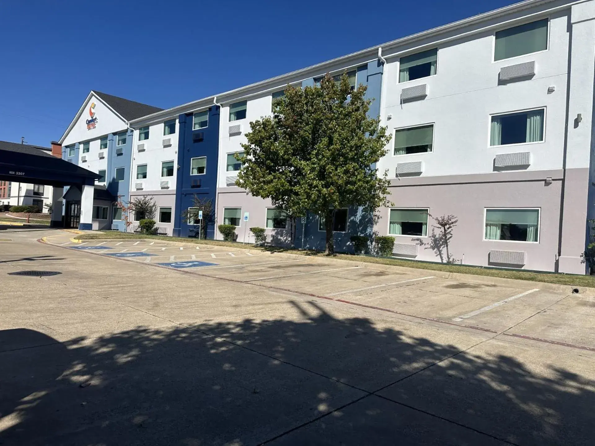 Property building in Comfort Suites Longview North Property building in Comfort Suites Longview North