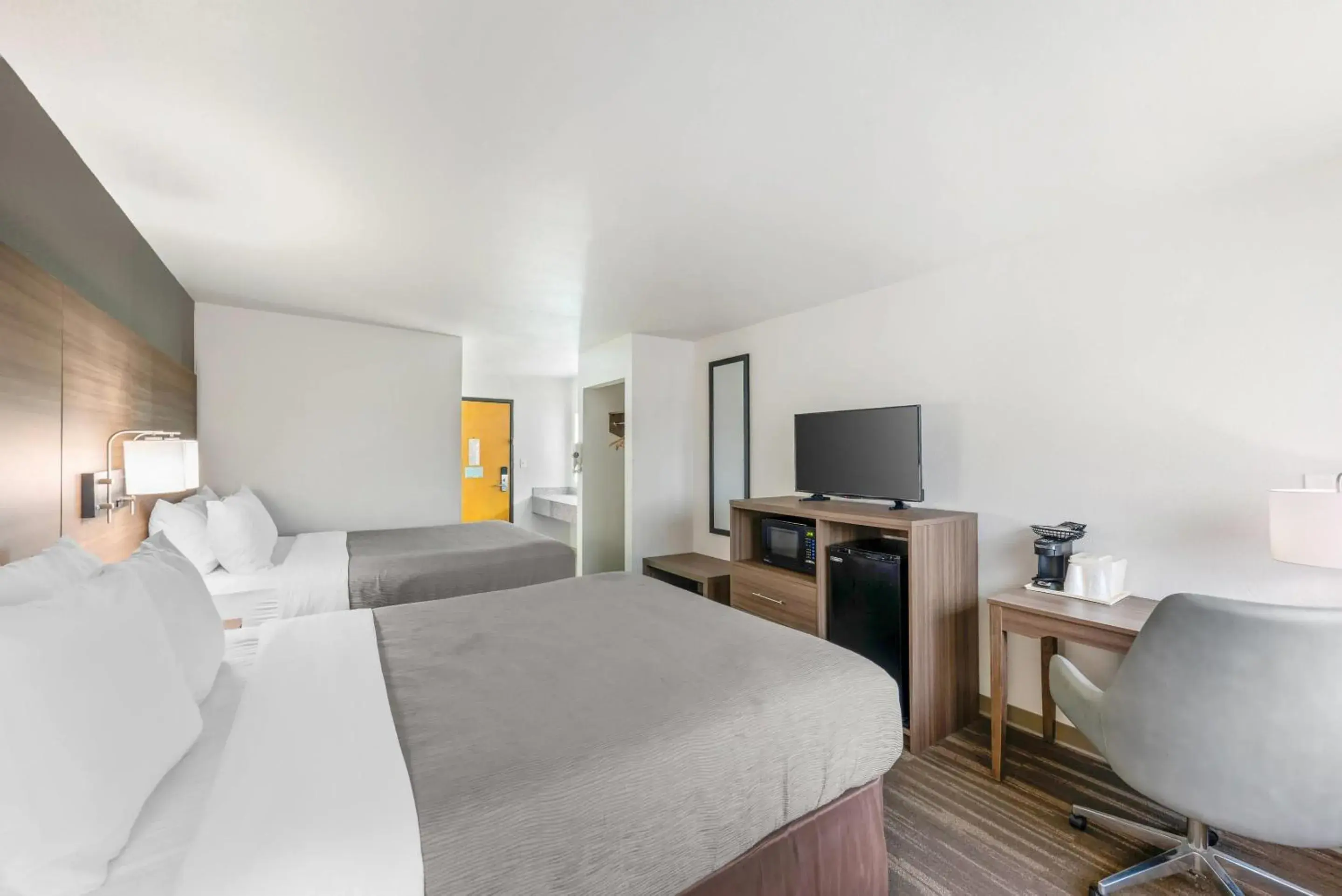 Bedroom, Bed in Quality Inn Near Seaworld - Lackland Bedroom, Bed in Quality Inn Near Seaworld - Lackland