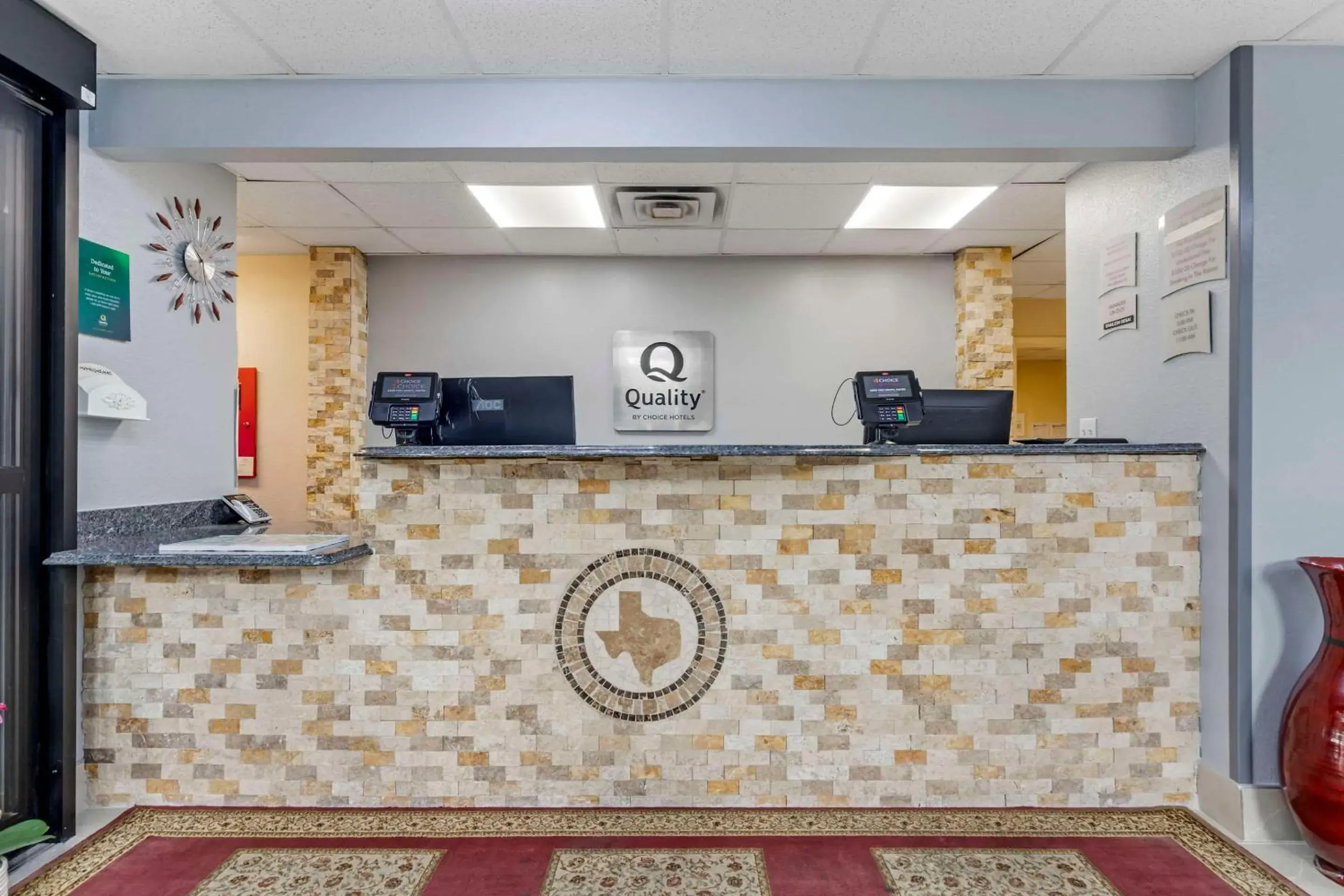 Lobby or reception in Quality Inn Near Seaworld - Lackland Lobby or reception in Quality Inn Near Seaworld - Lackland