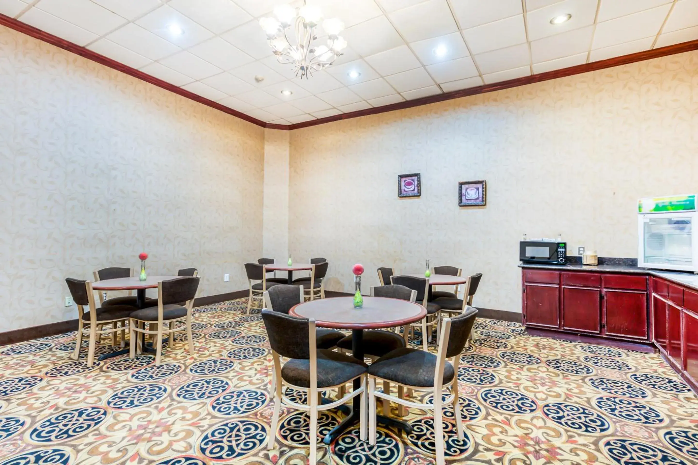 Restaurant/places to eat in Capital O Nacogdoches - Hwy 59 & SW Stallings Restaurant/places to eat in Capital O Nacogdoches - Hwy 59 & SW Stallings