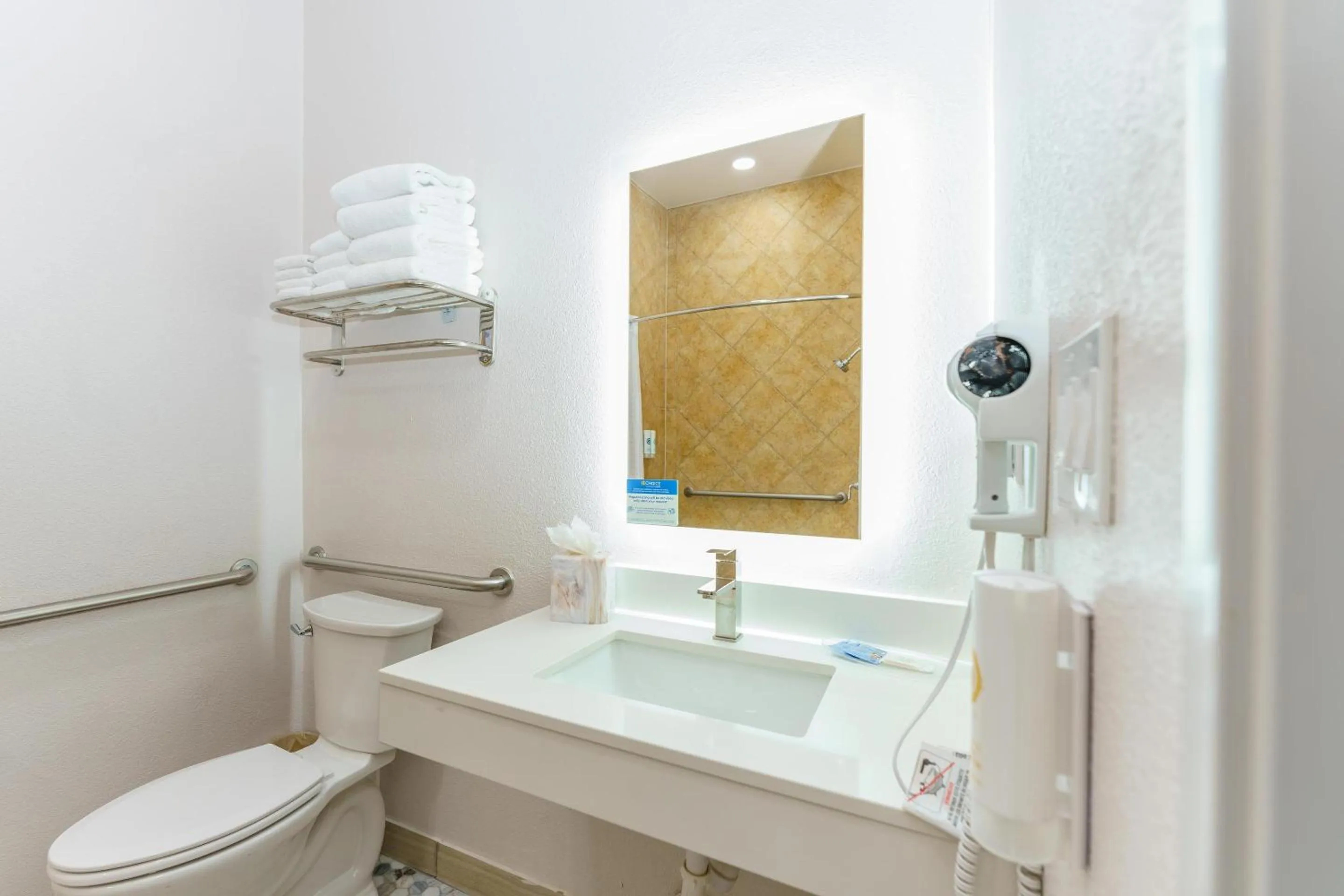 Bedroom in Comfort Suites University Drive