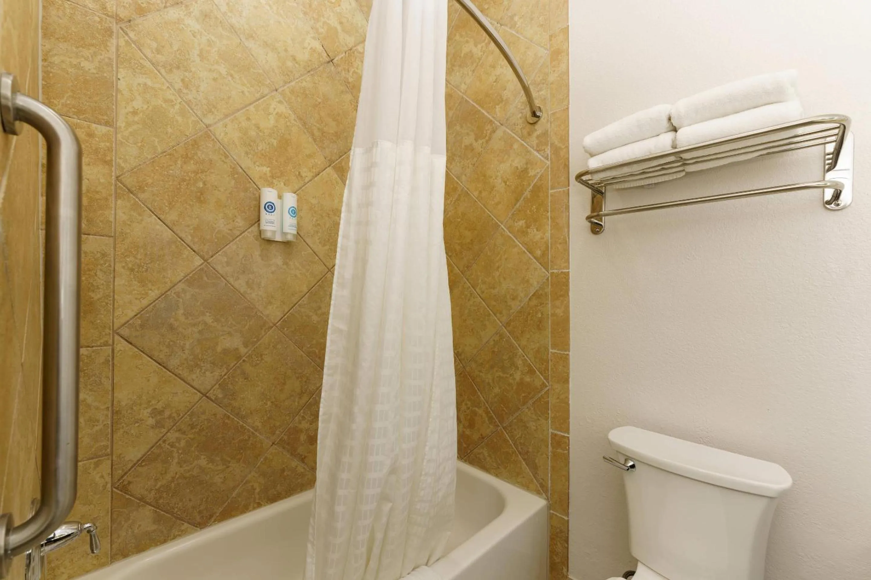 Bedroom in Comfort Suites University Drive