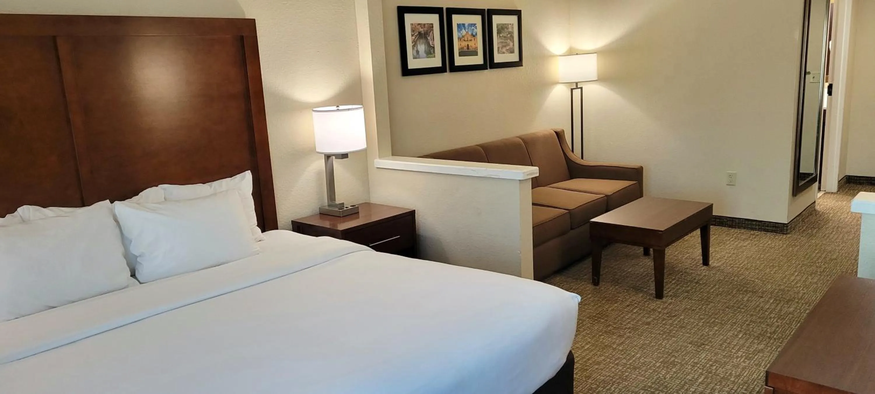 Bed in Comfort Inn & Suites San Antonio Airport
