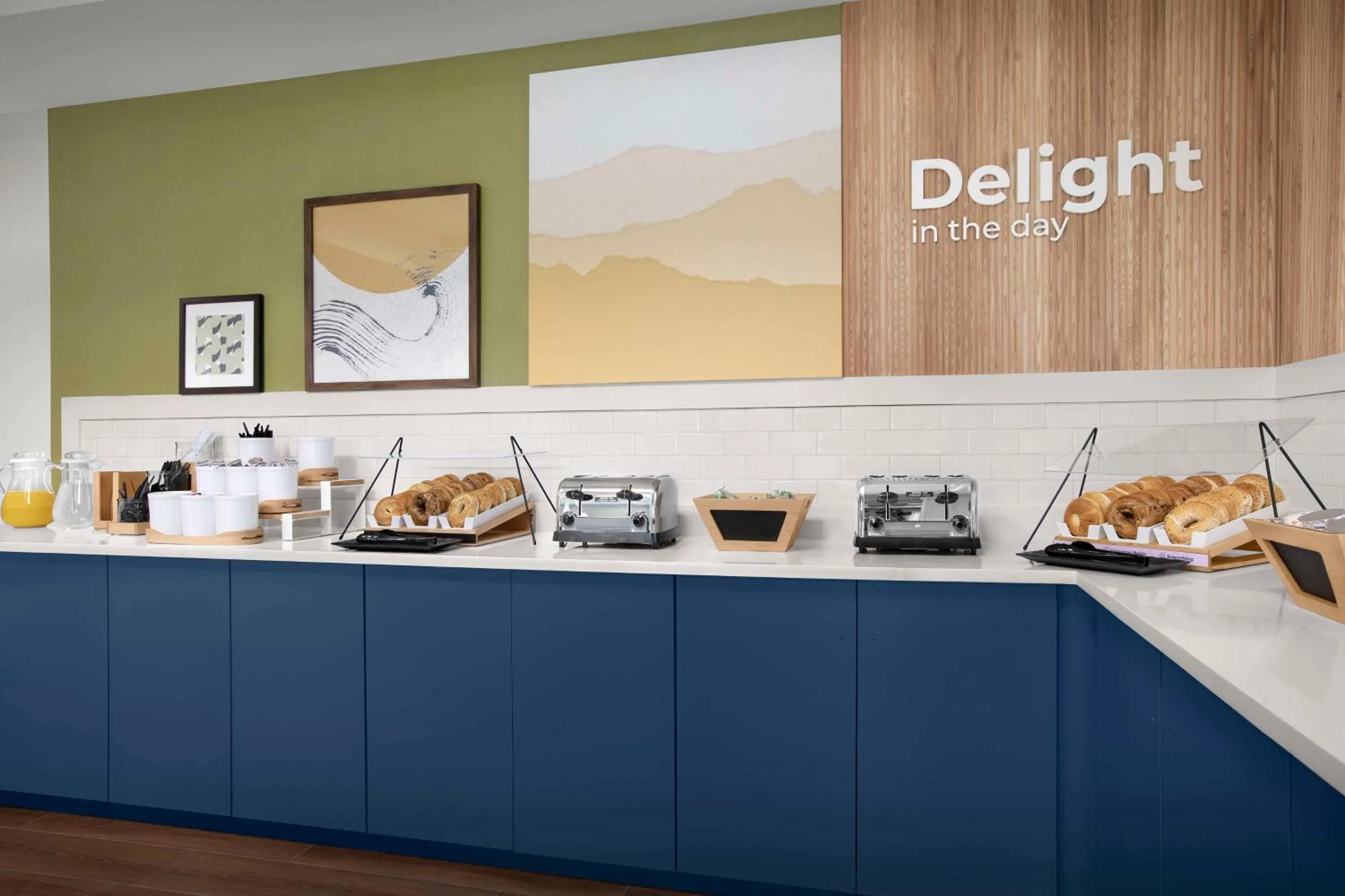 Food and drinks in Spark By Hilton San Antonio Airport