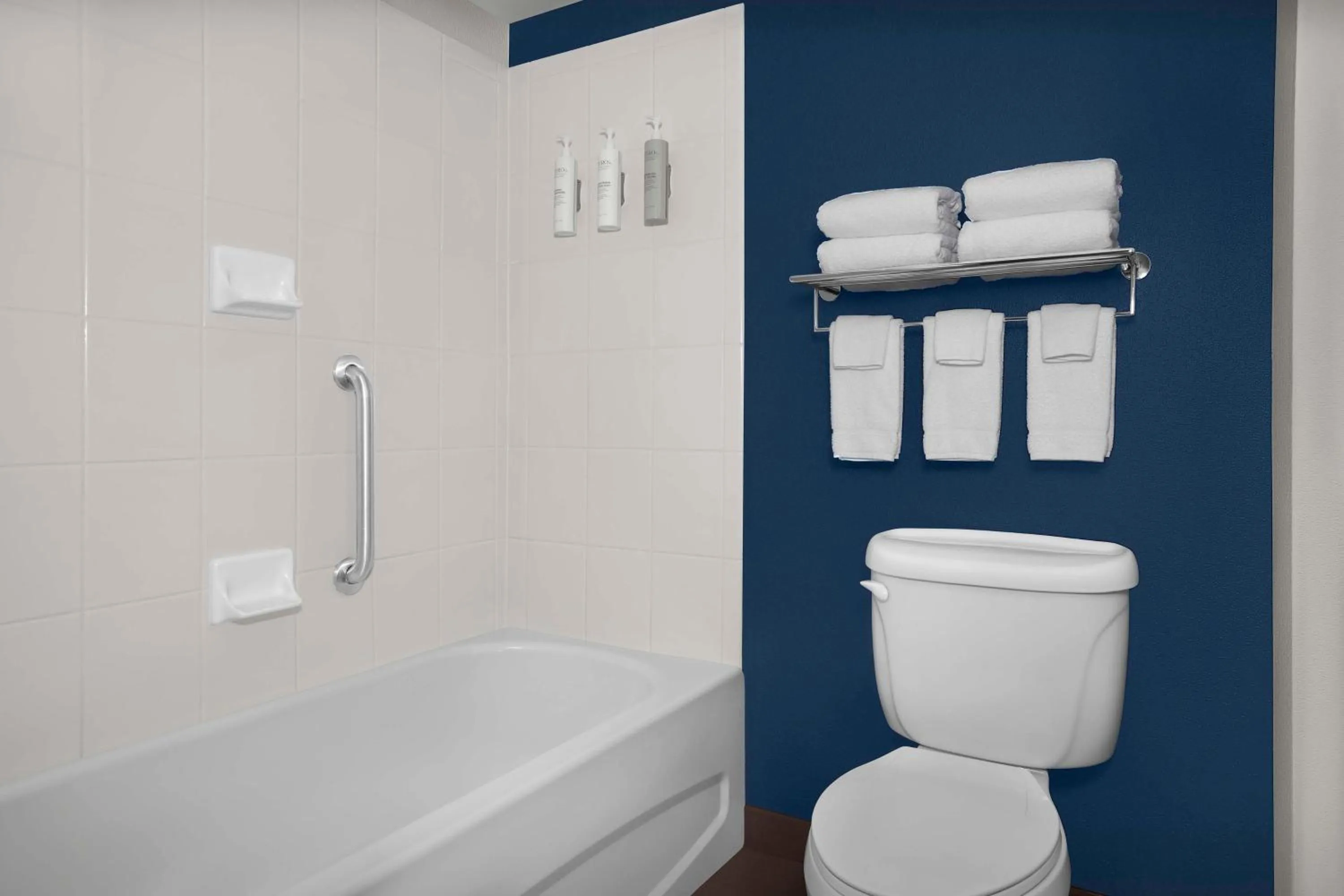 Toilet in Spark By Hilton San Antonio Airport