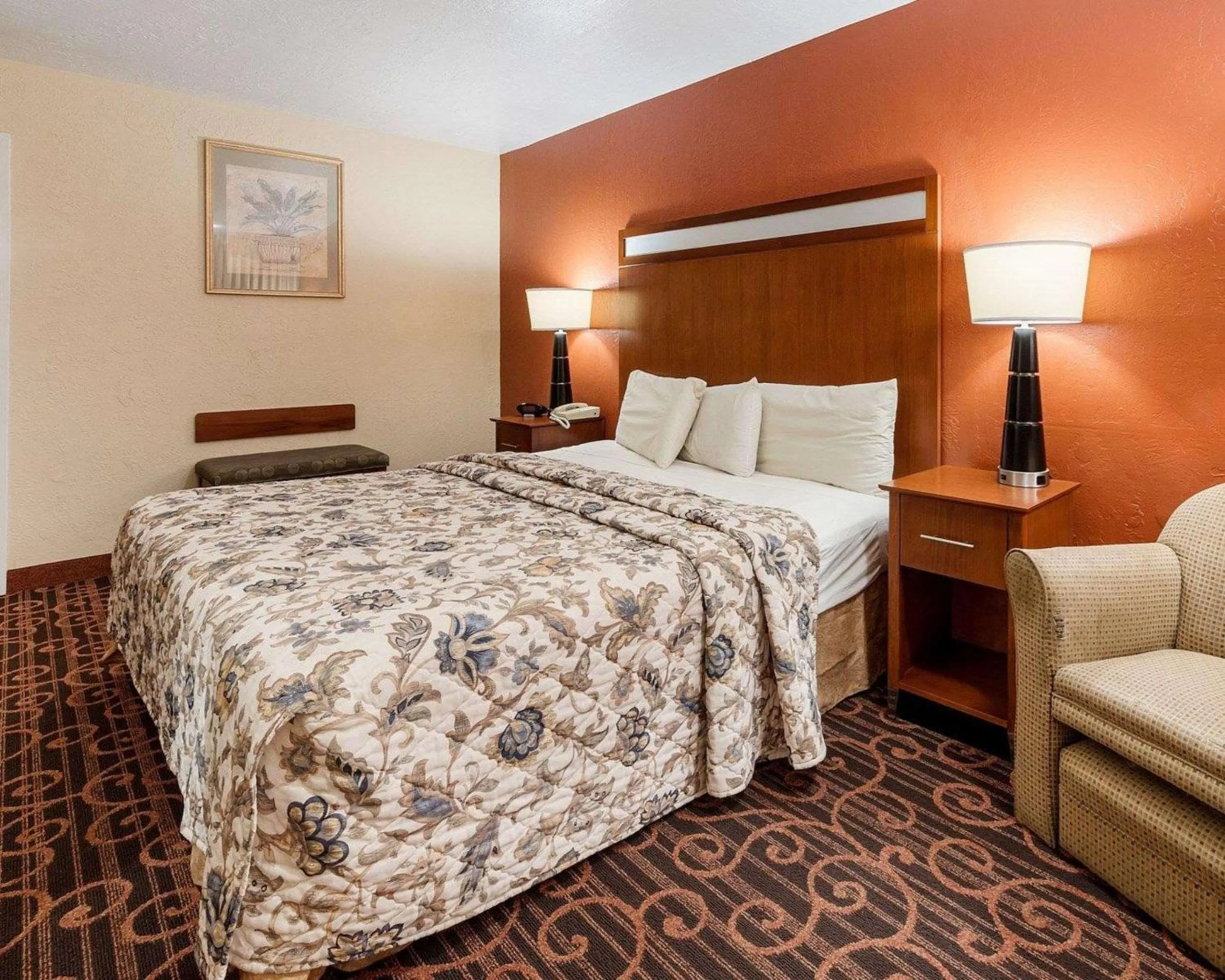 Photo of the whole room, Bed in Econo Lodge Jasper