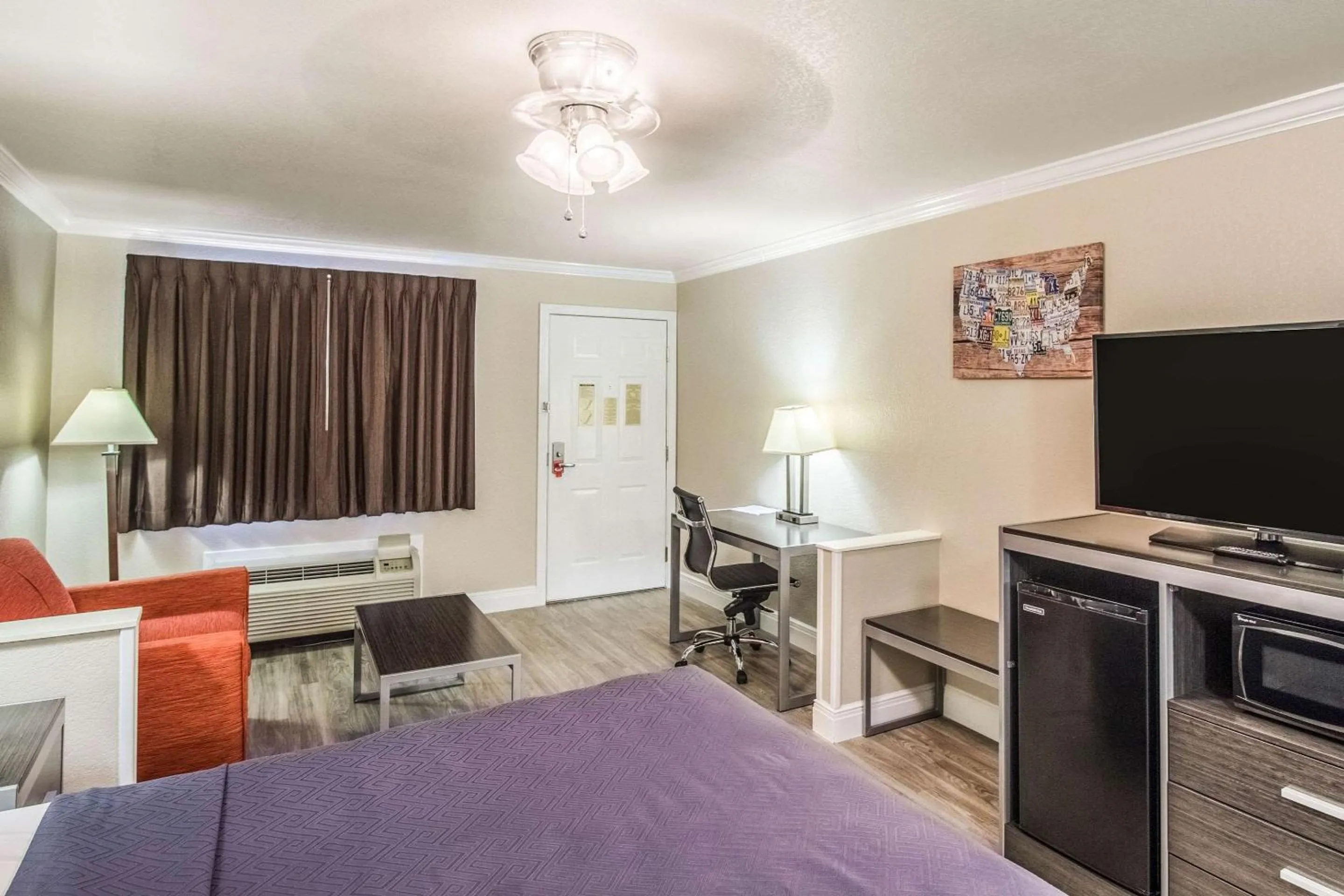 Photo of the whole room, Bed in Econo Lodge Inn & Suites Corpus Christi