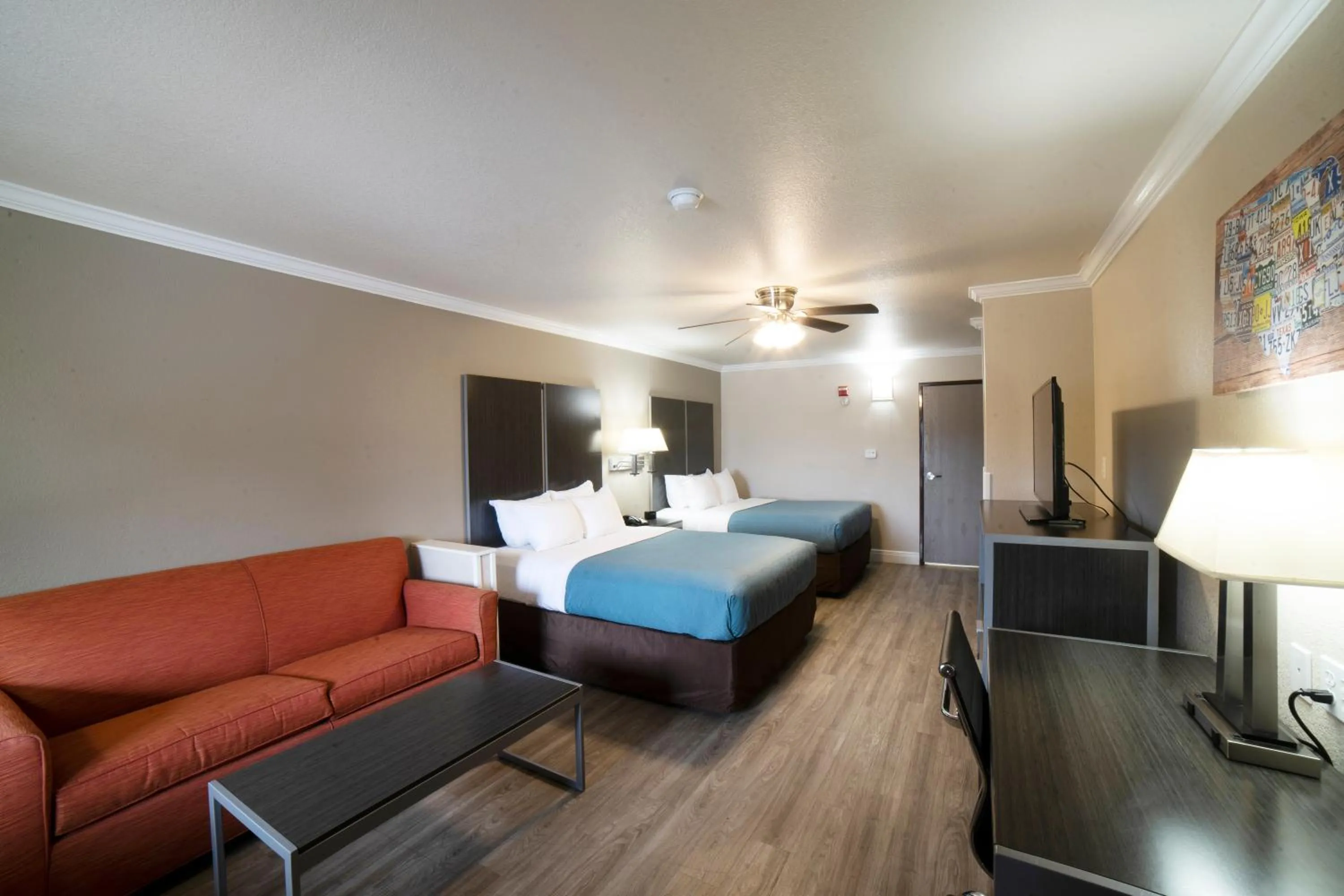 Photo of the whole room, Bed in Econo Lodge Inn & Suites Corpus Christi