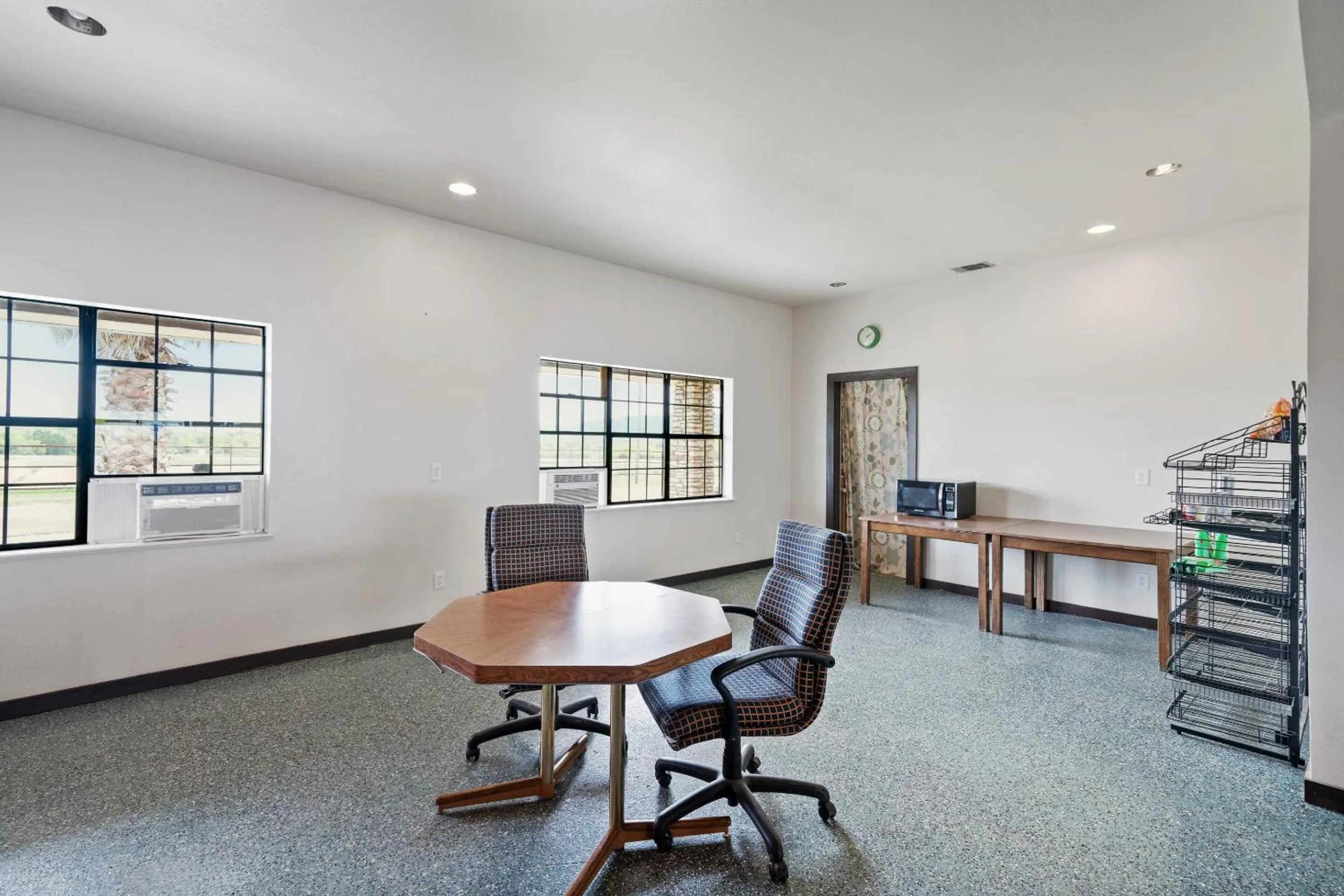 Dining area in Segovia Lodge Junction TX I -10