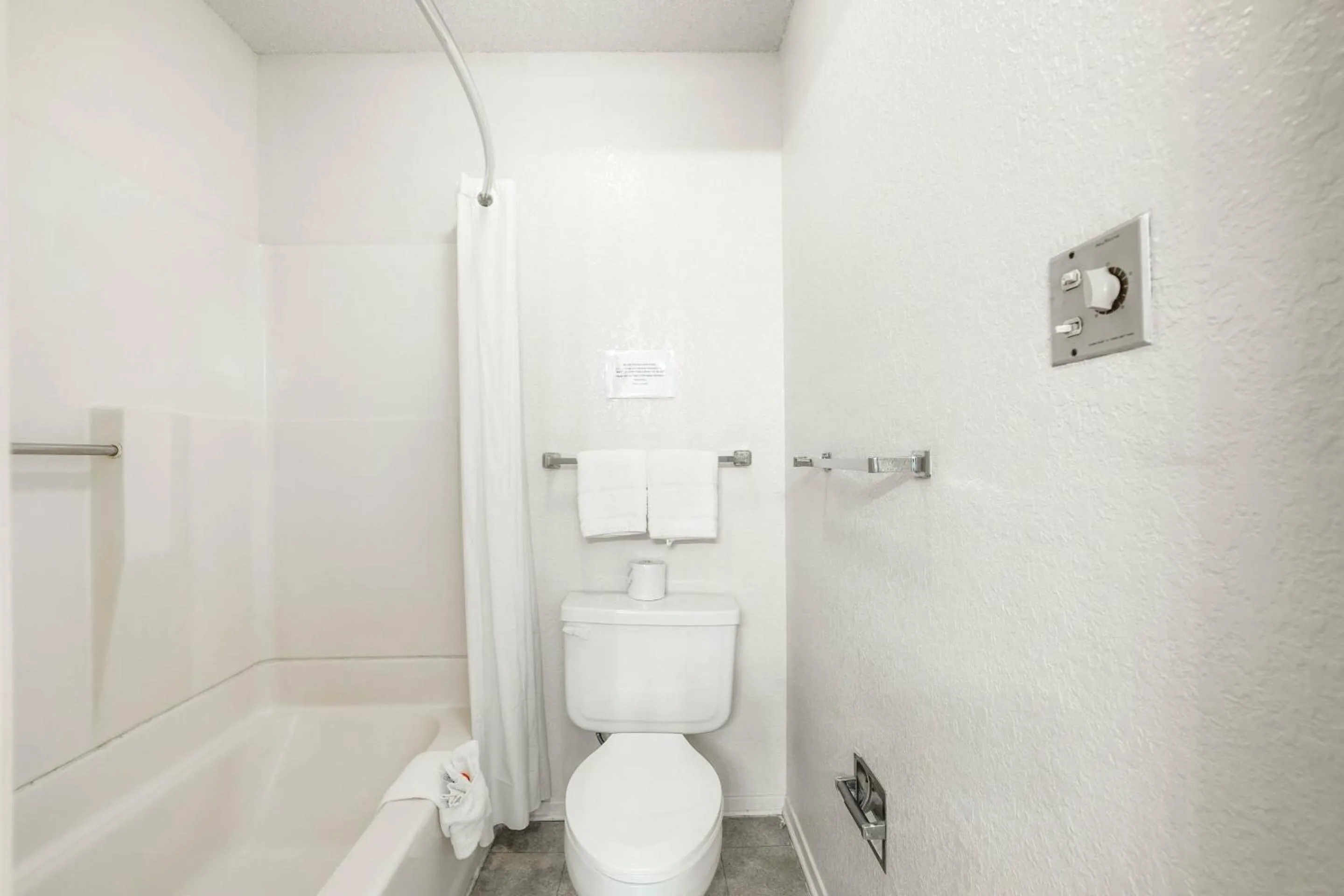 Bathroom in Segovia Lodge Junction TX I -10