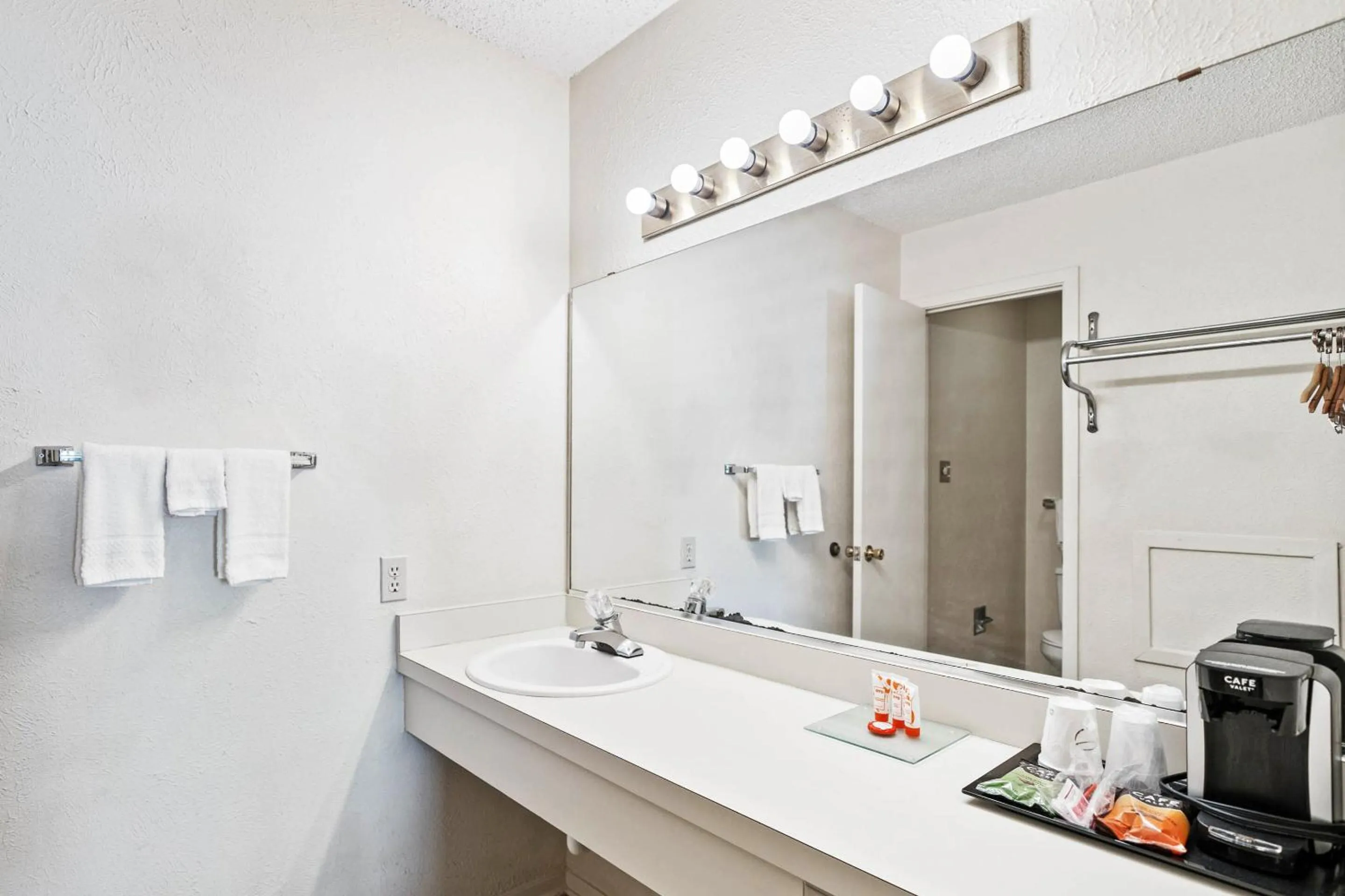 Bathroom in Segovia Lodge Junction TX I -10