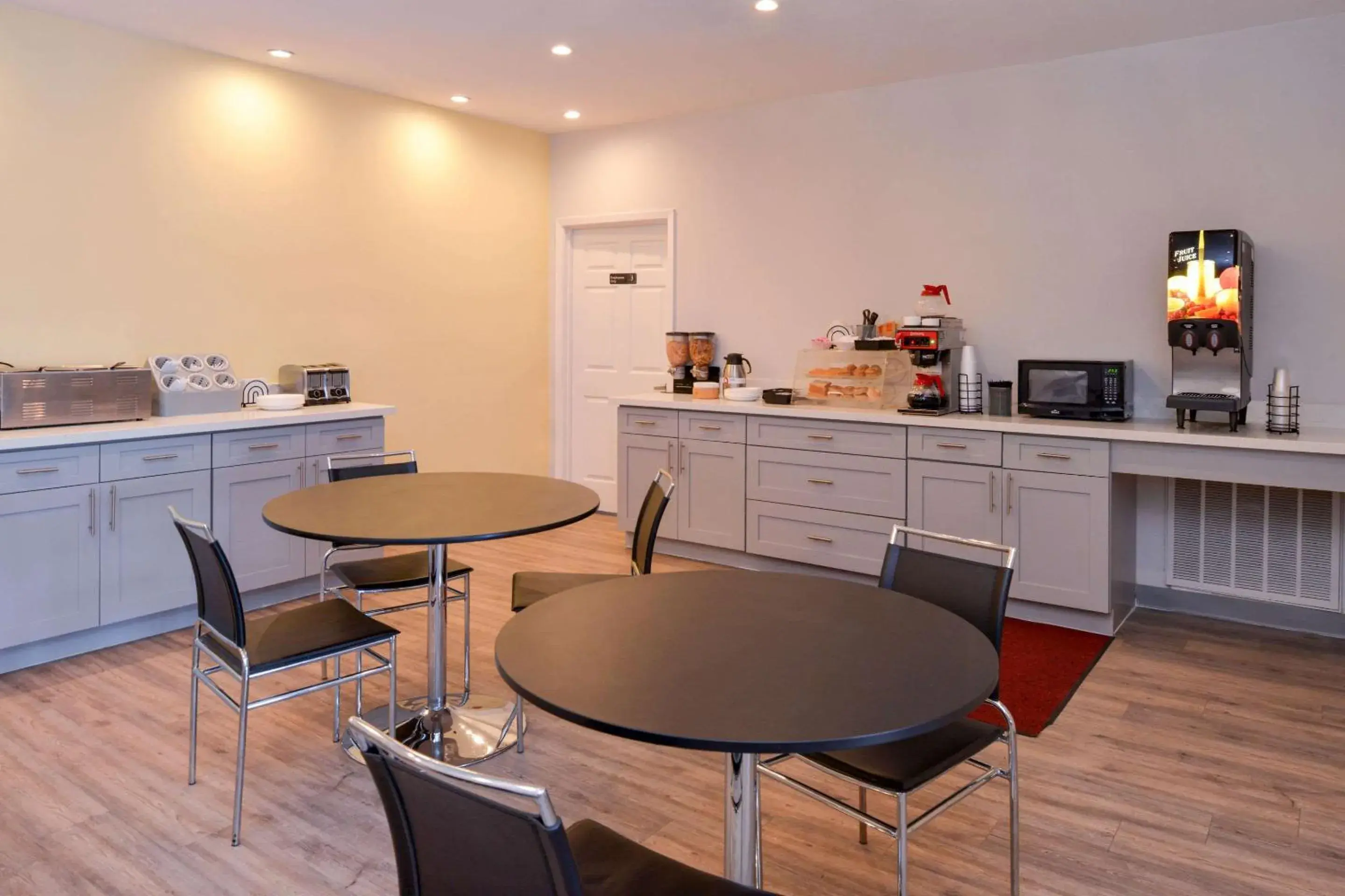 Restaurant/places to eat in Econo Lodge Inn & Suites Port Arthur near Sabine Pass Restaurant/places to eat in Econo Lodge Inn & Suites Port Arthur near Sabine Pass