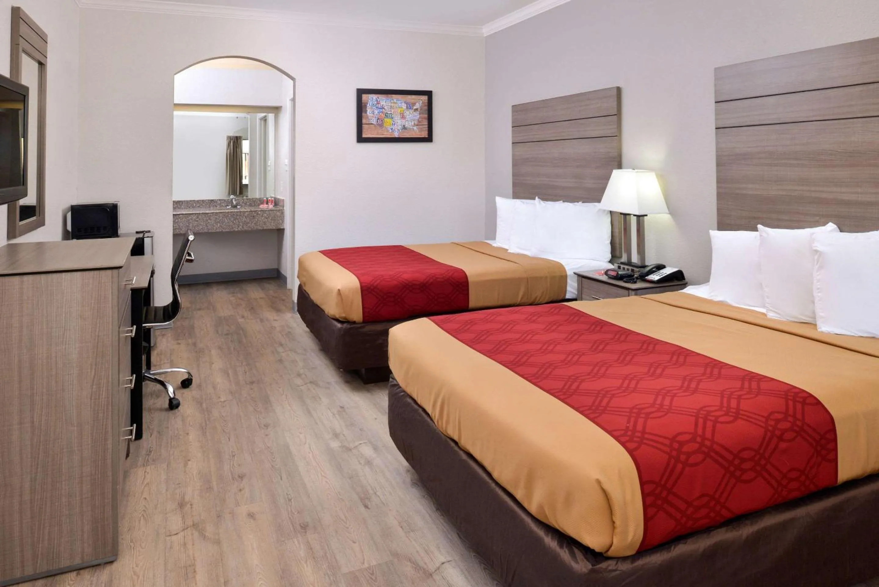 Photo of the whole room, Bed in Econo Lodge Inn & Suites Port Arthur near Sabine Pass