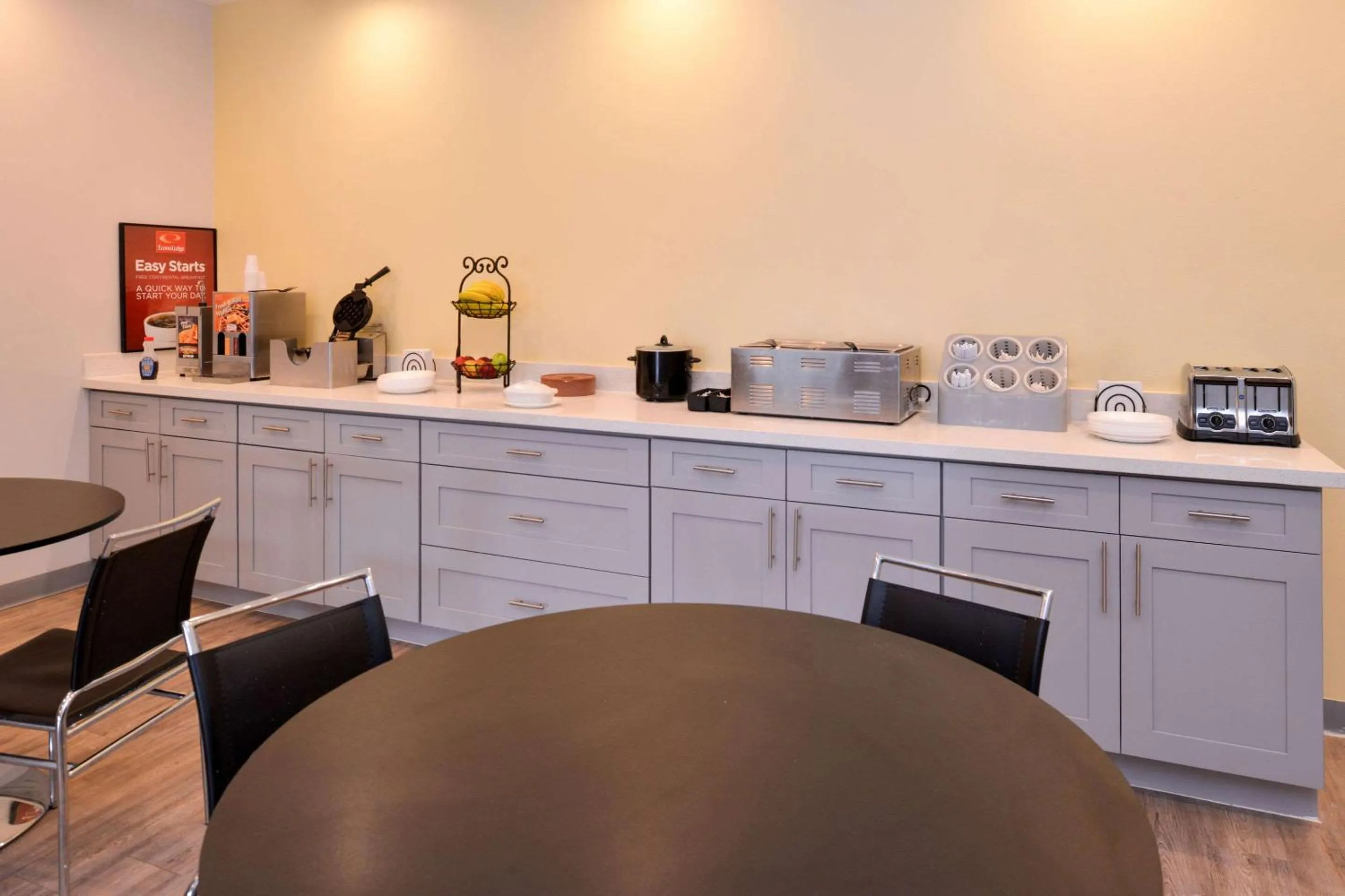 Restaurant/places to eat in Econo Lodge Inn & Suites Port Arthur near Sabine Pass