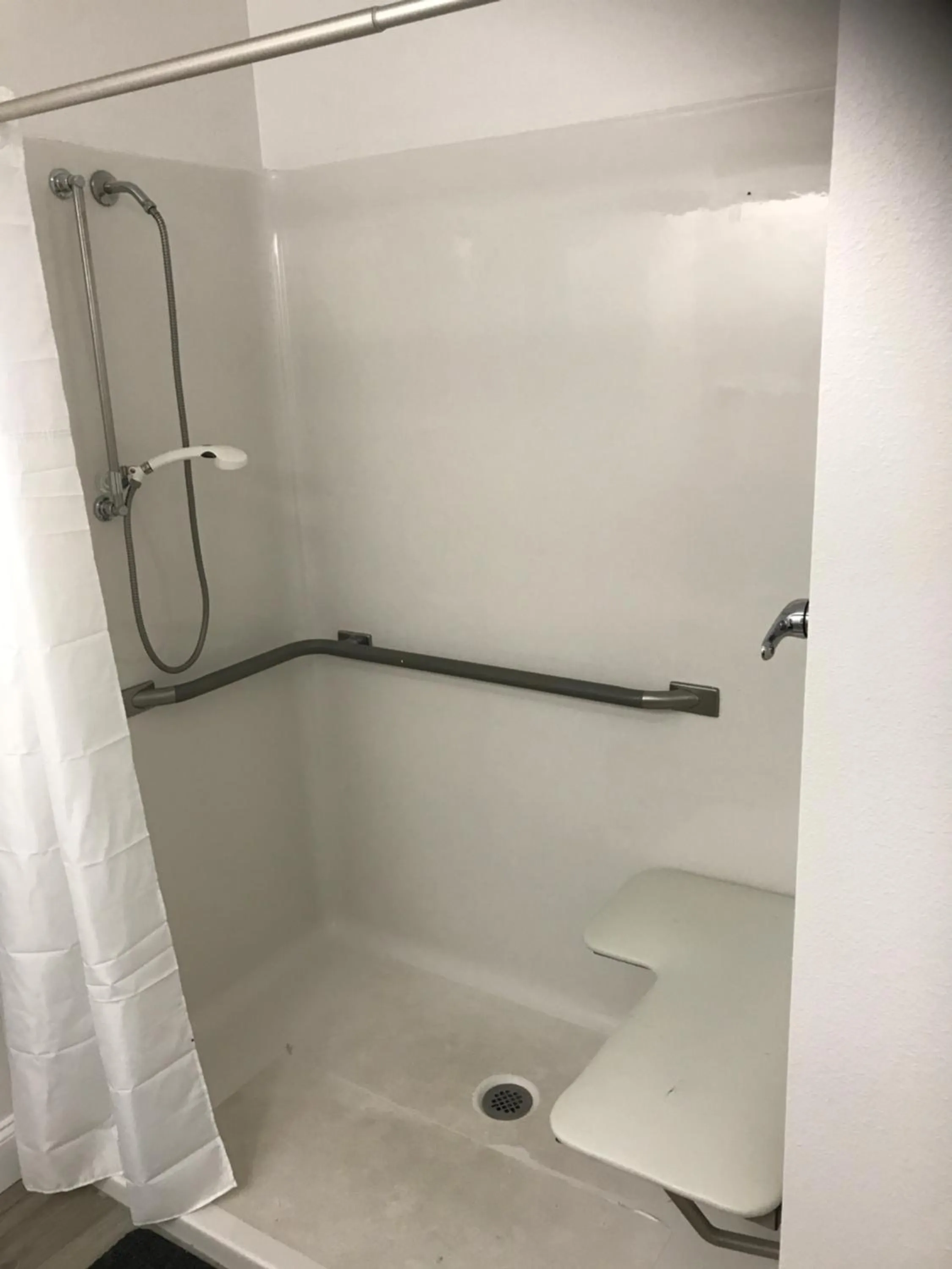 Shower in Hotel Pensacola