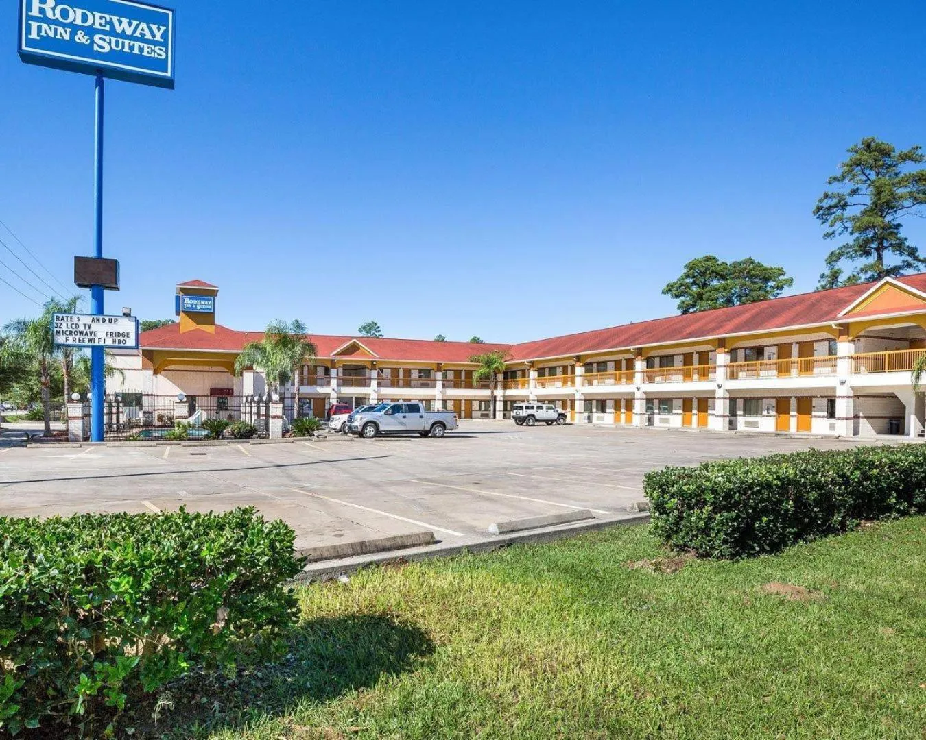 Property building in Rodeway Inn & Suites Humble IAH