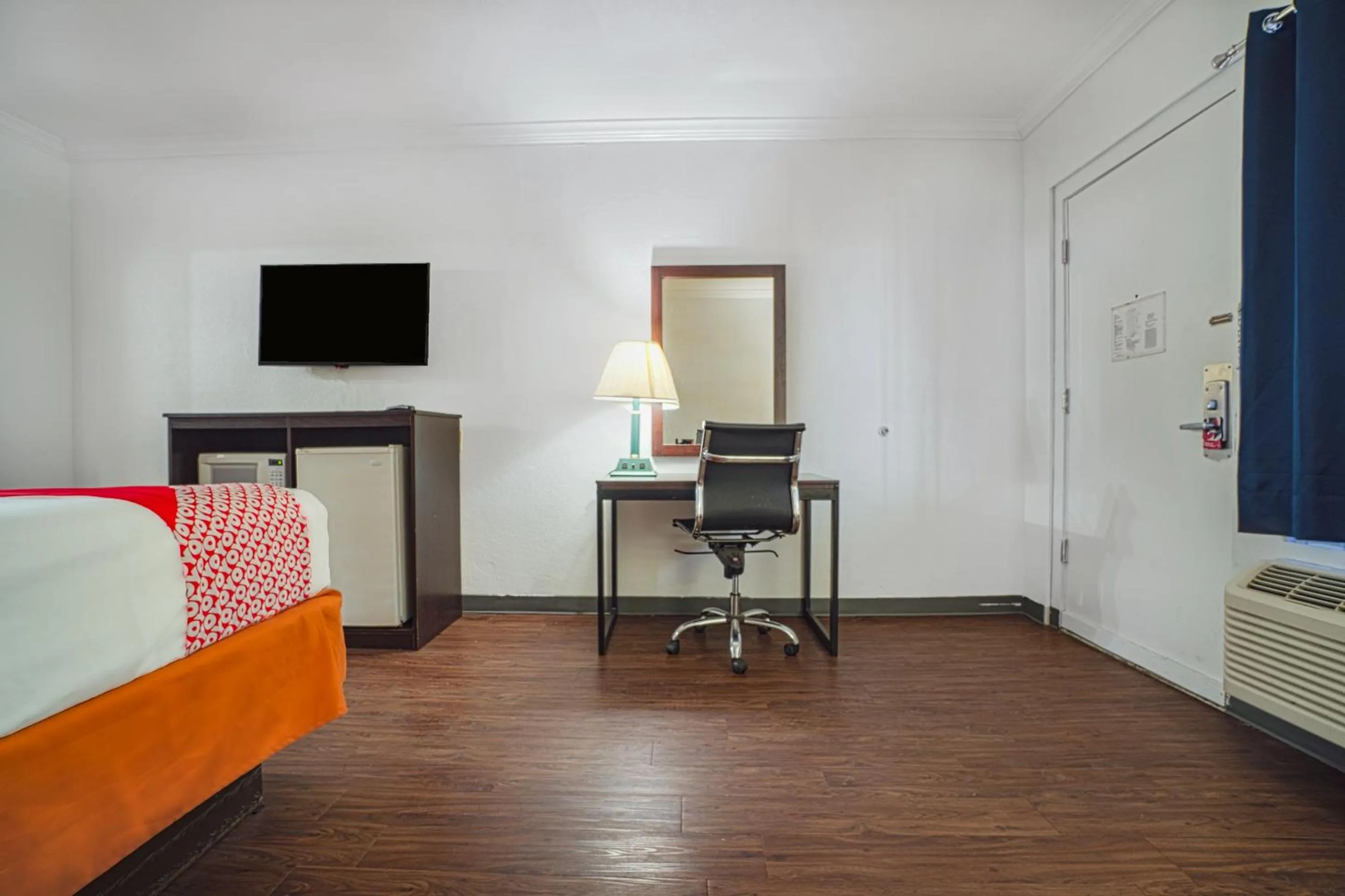 Bedroom in OYO Hotel Kingsville - Hwy 77