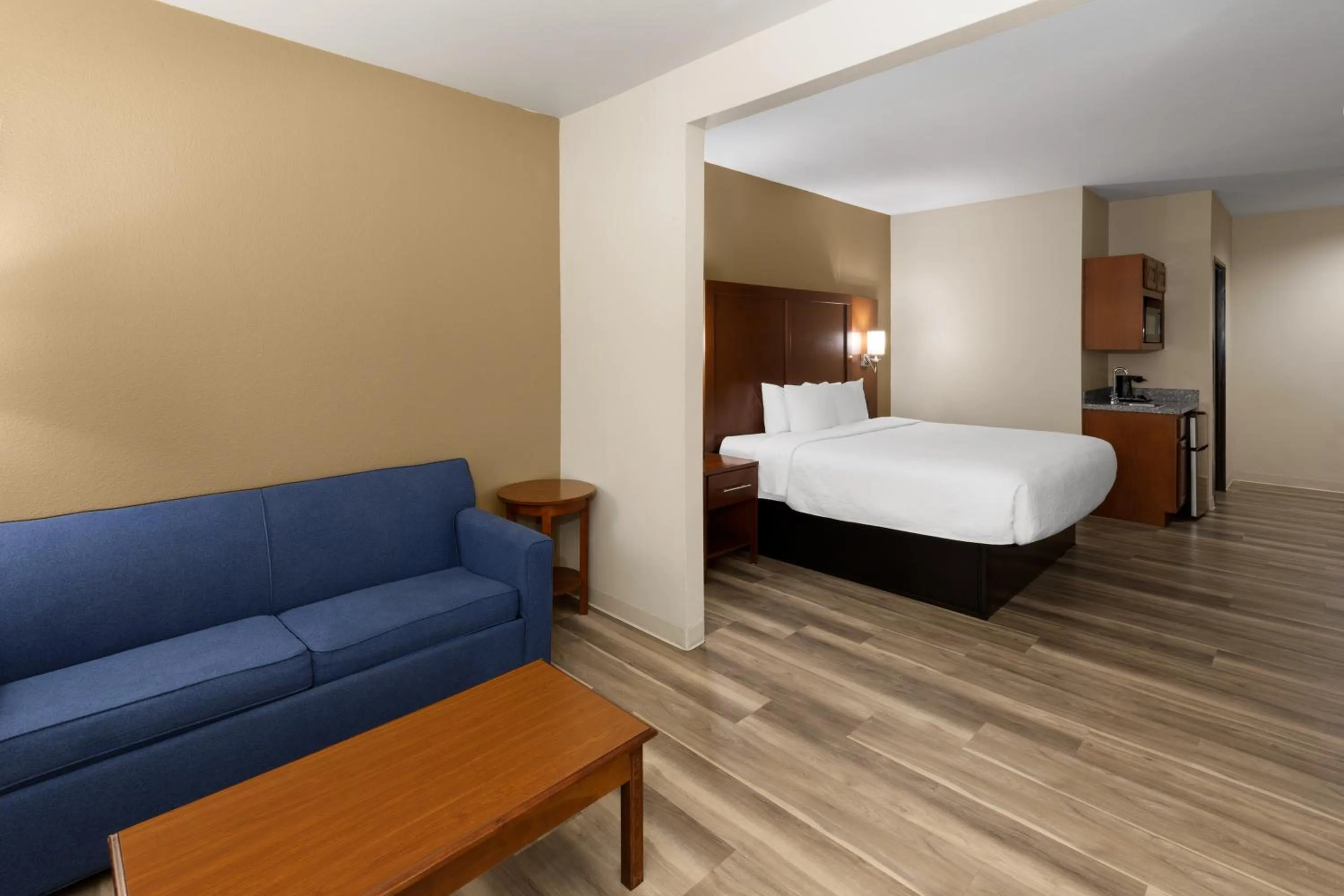 Bedroom, Bed in Wingate by Wyndham College Station South