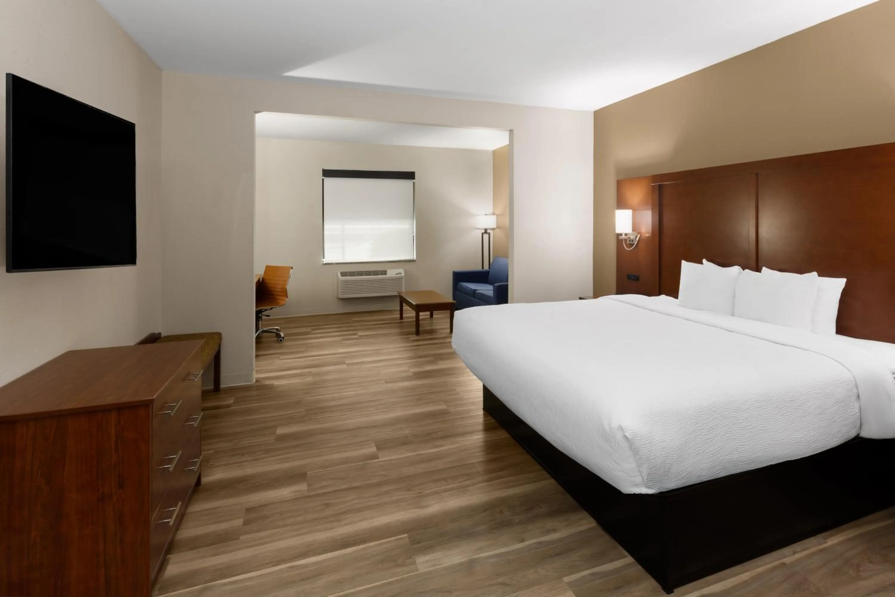 Bedroom, Bed in Wingate by Wyndham College Station South