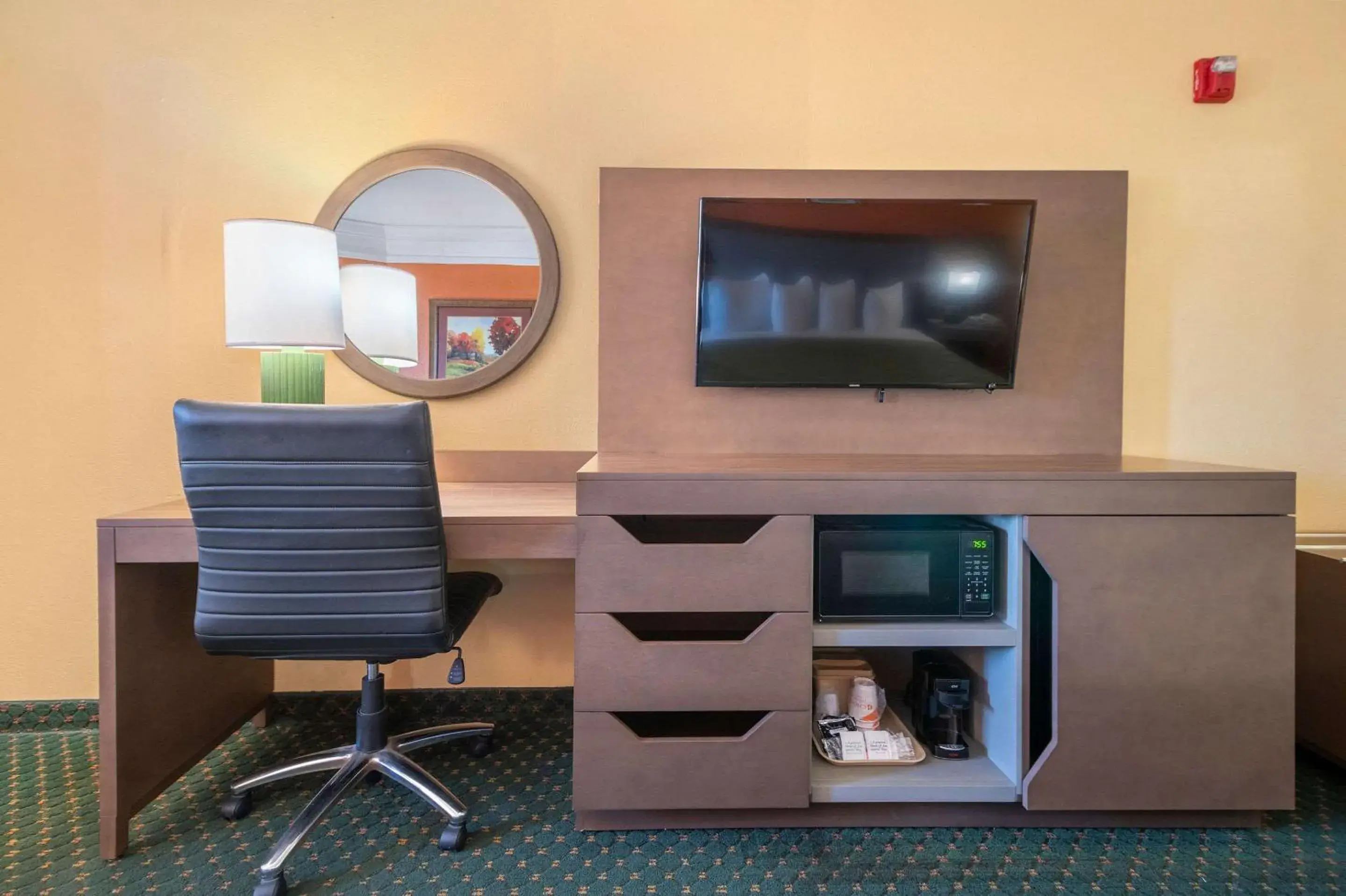 Bedroom in Quality Inn & Suites Galveston - Beachfront Bedroom in Quality Inn & Suites Galveston - Beachfront