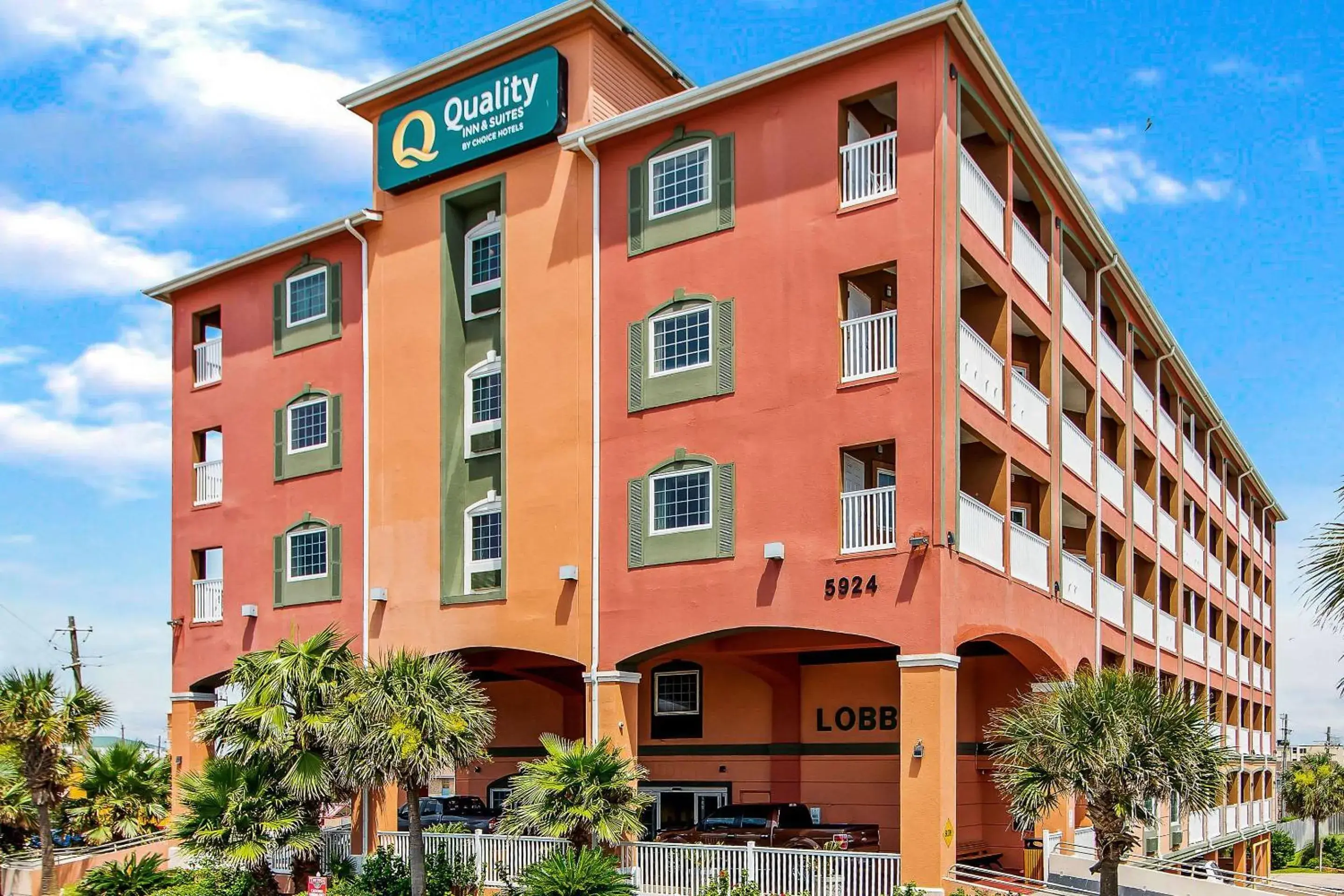 Property building in Quality Inn & Suites Galveston - Beachfront Property building in Quality Inn & Suites Galveston - Beachfront