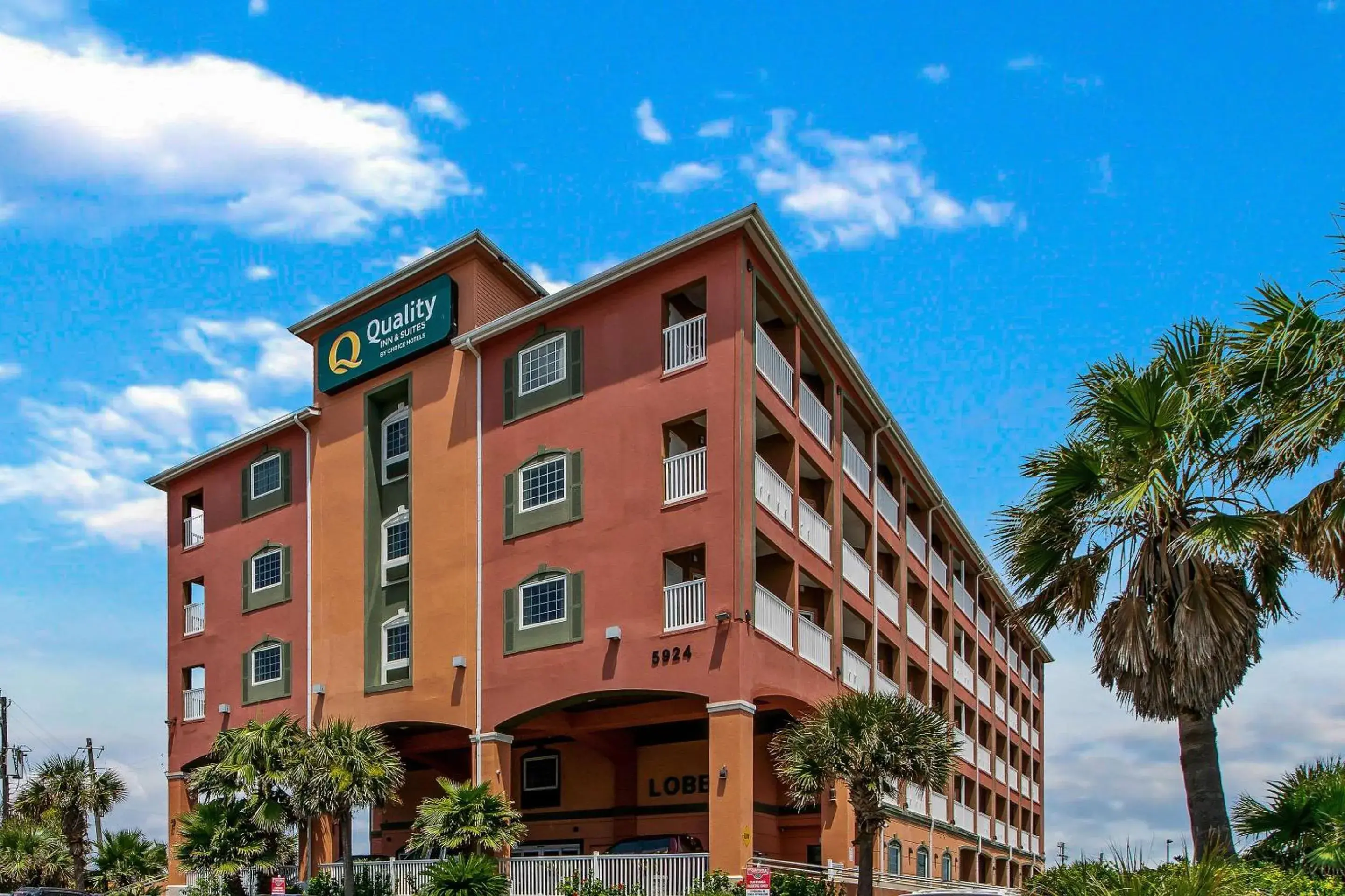 Property building in Quality Inn & Suites Galveston - Beachfront Property building in Quality Inn & Suites Galveston - Beachfront