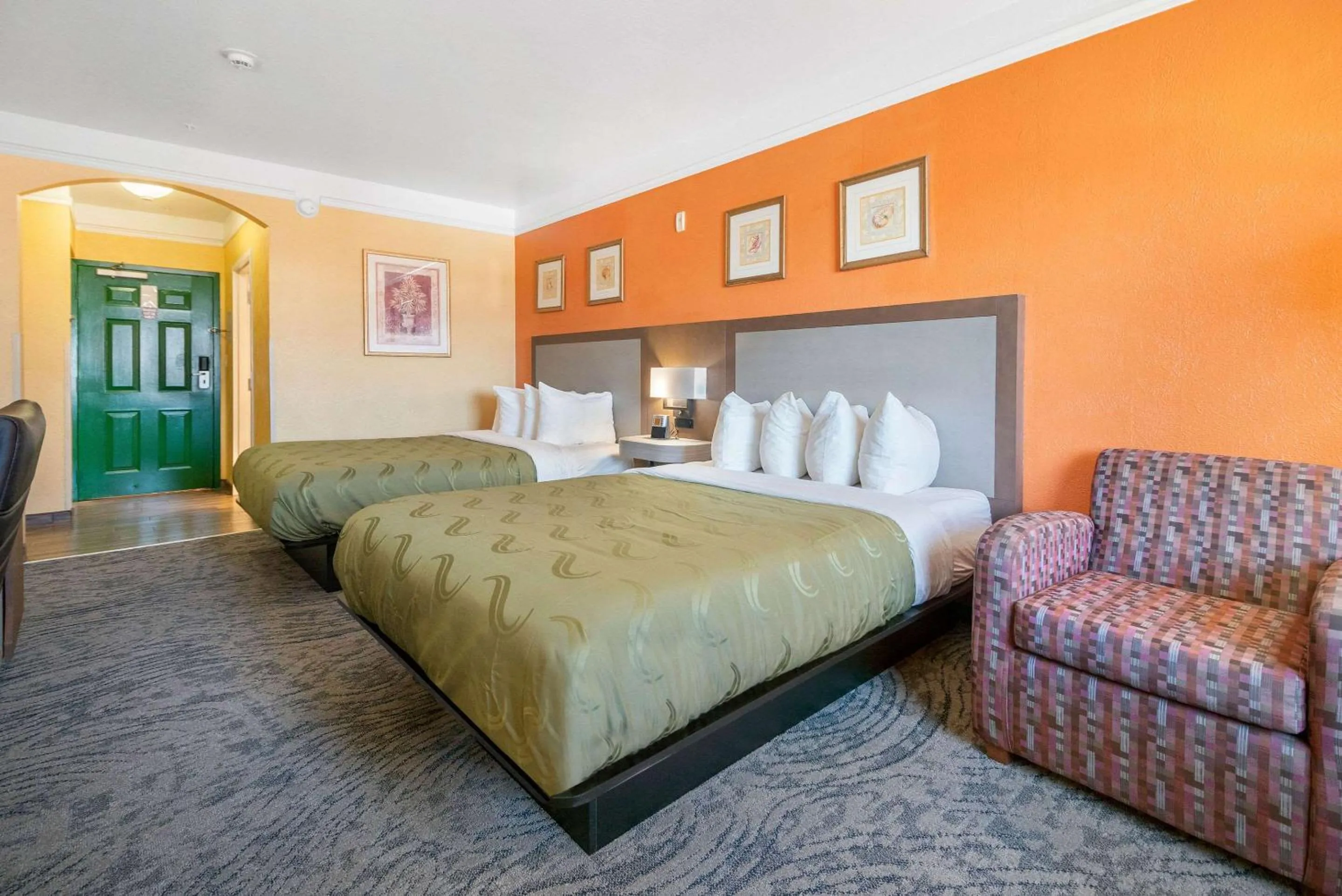 Bedroom, Bed in Quality Inn & Suites Galveston - Beachfront