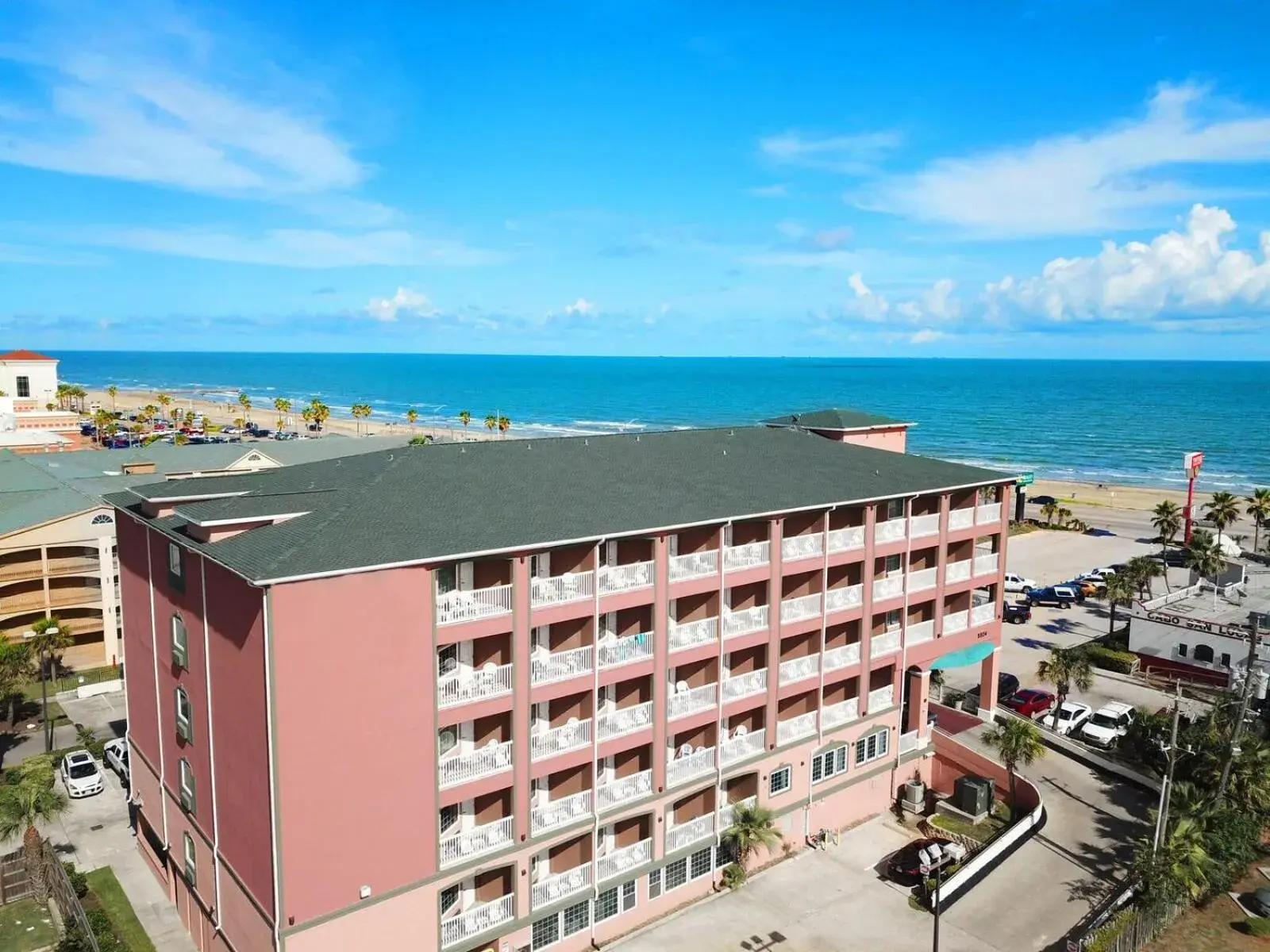 Property building in Quality Inn & Suites Galveston - Beachfront Property building in Quality Inn & Suites Galveston - Beachfront