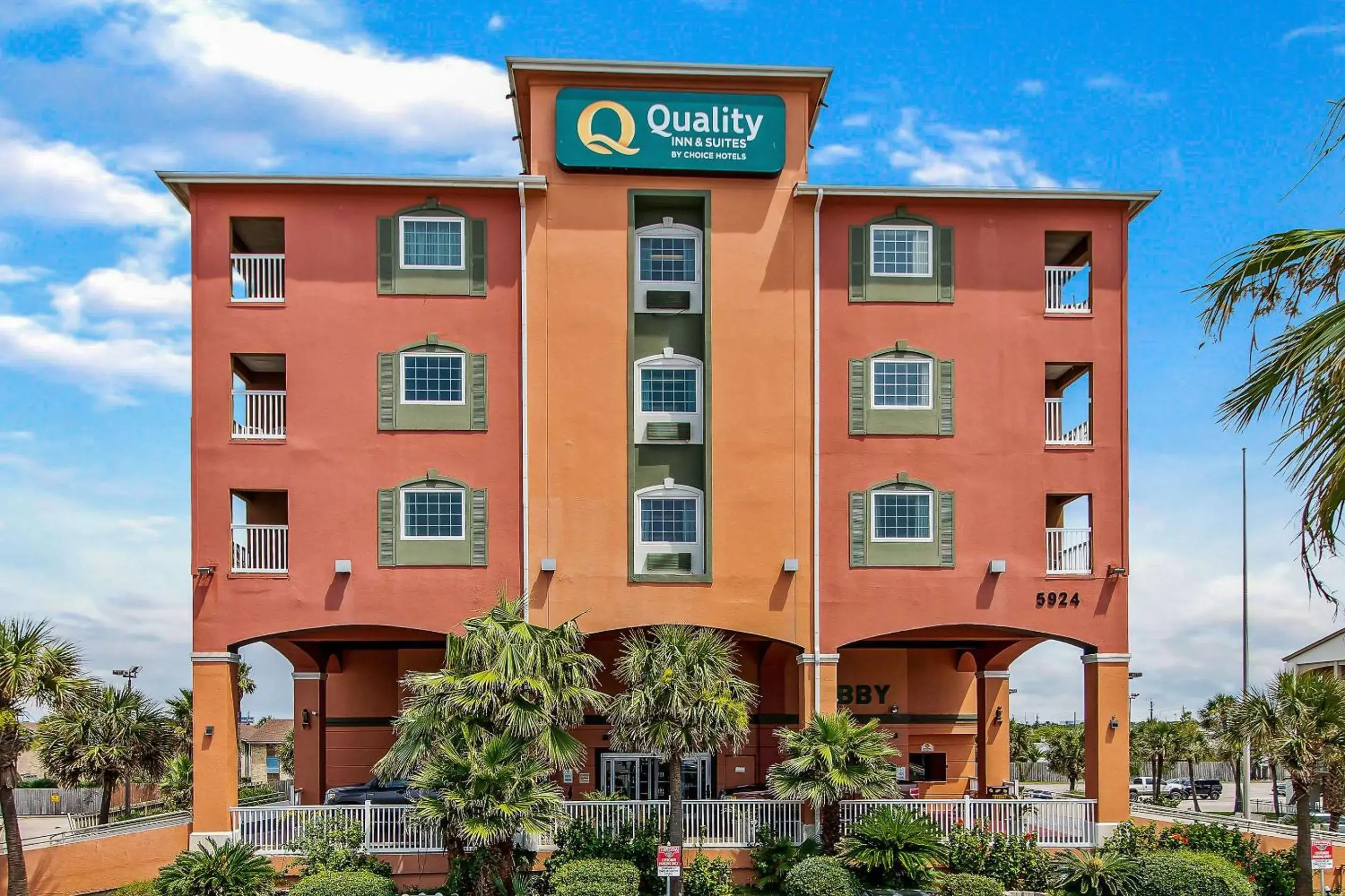 Property building in Quality Inn & Suites Galveston - Beachfront Property building in Quality Inn & Suites Galveston - Beachfront