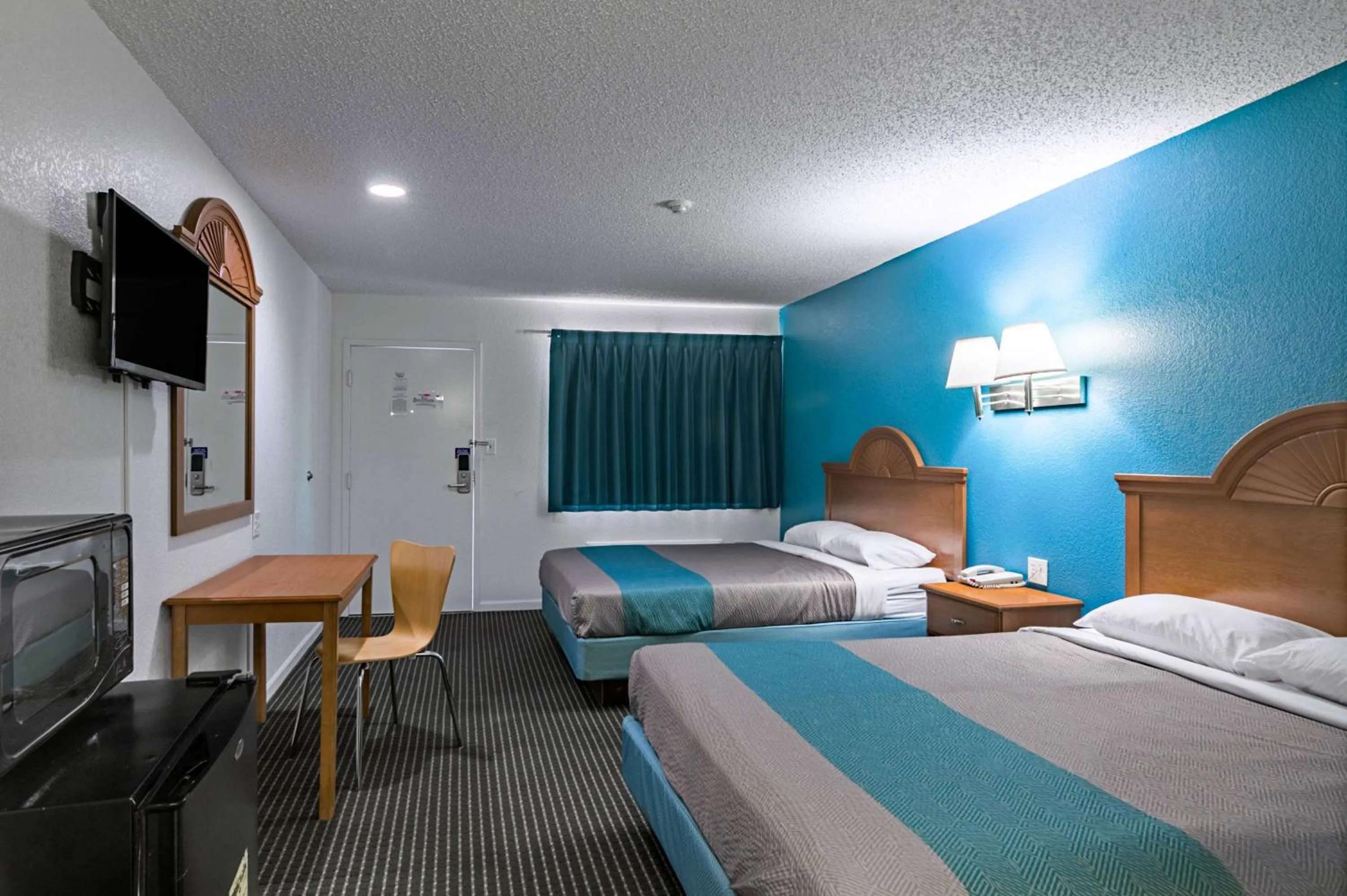 Photo of the whole room, Bed in Motel 6-Azle, TX