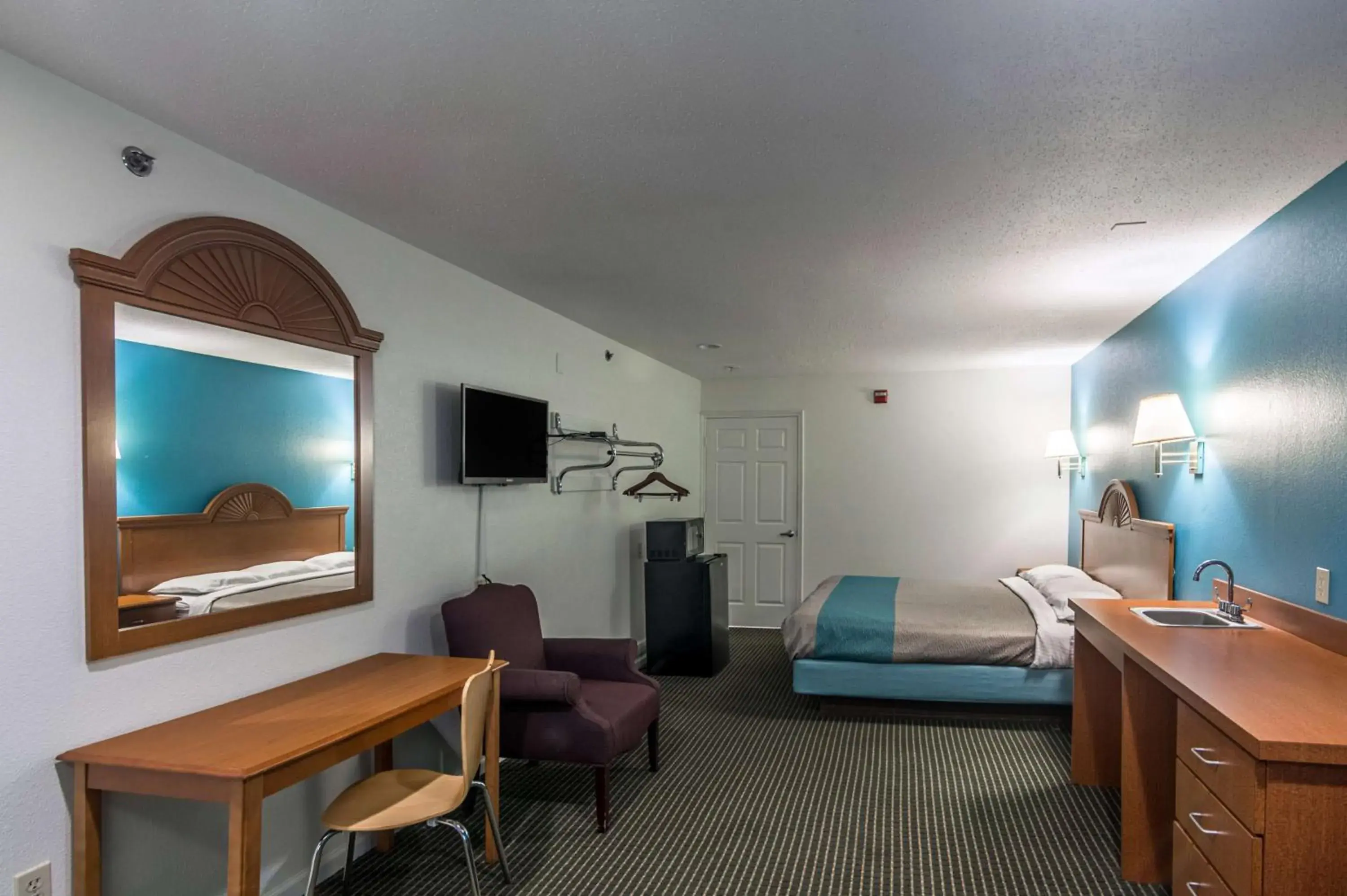 Photo of the whole room in Motel 6-Azle, TX Photo of the whole room in Motel 6-Azle, TX