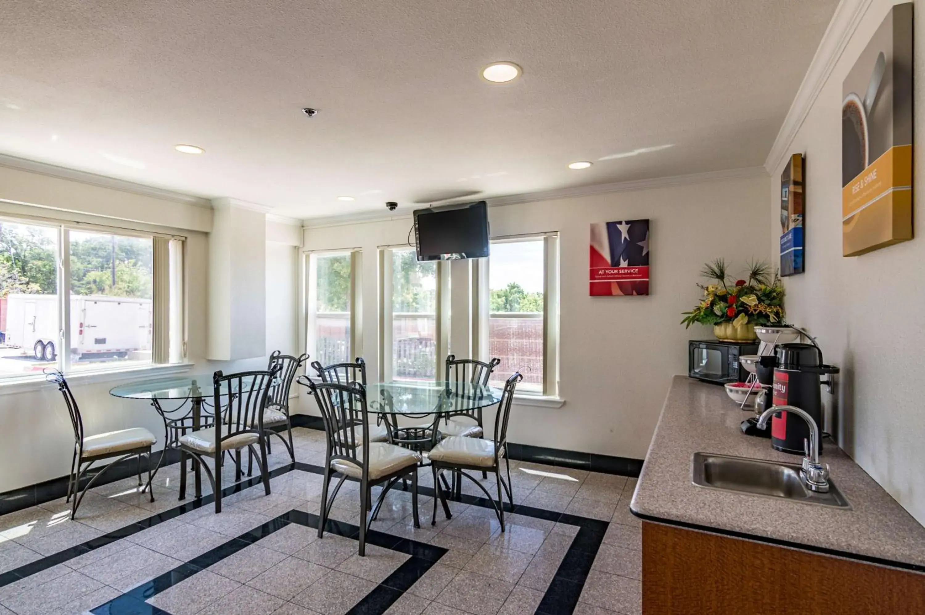 Restaurant/places to eat in Motel 6-Azle, TX Restaurant/places to eat in Motel 6-Azle, TX