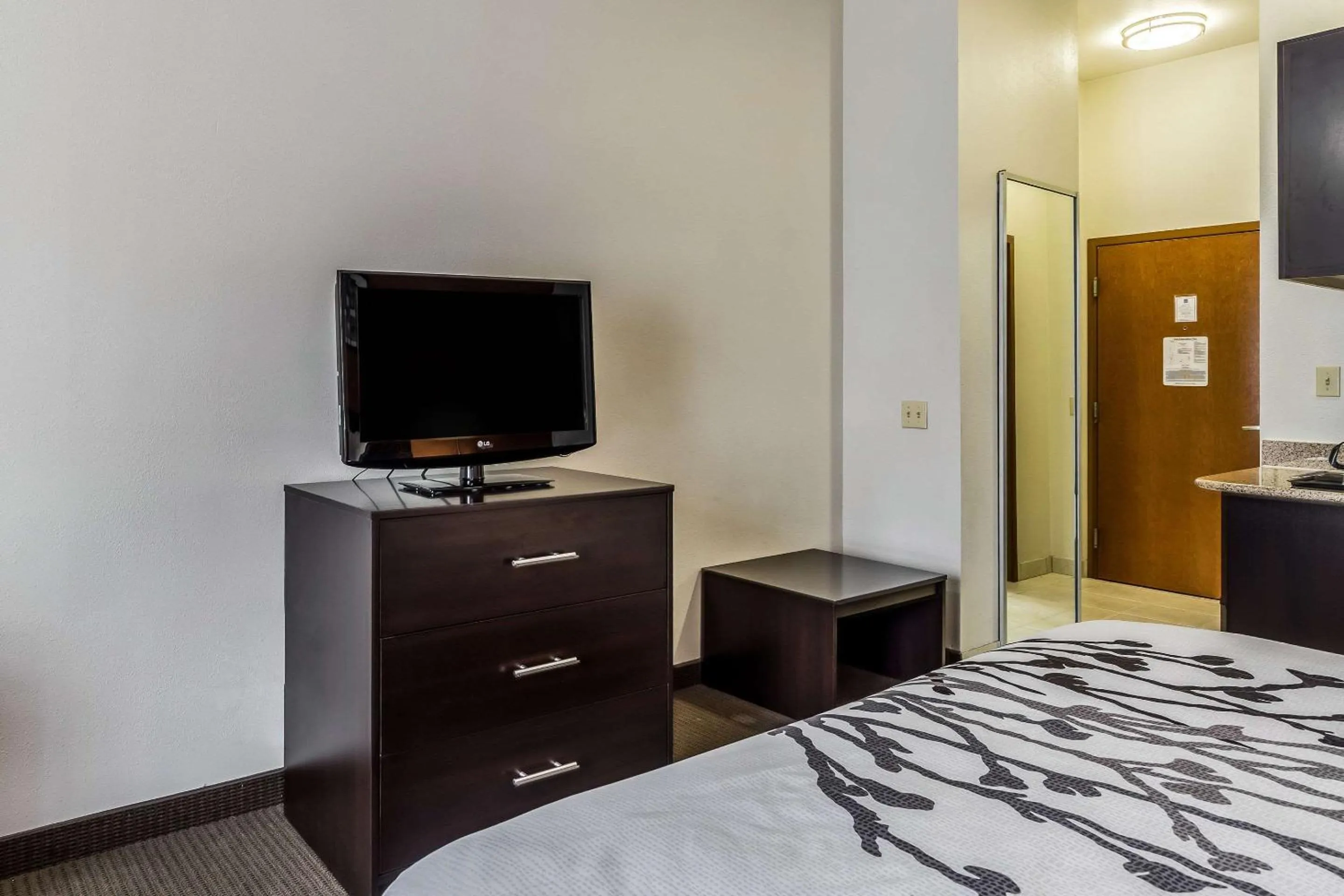 Photo of the whole room, Bed in Sleep Inn & Suites Stafford - Sugarland