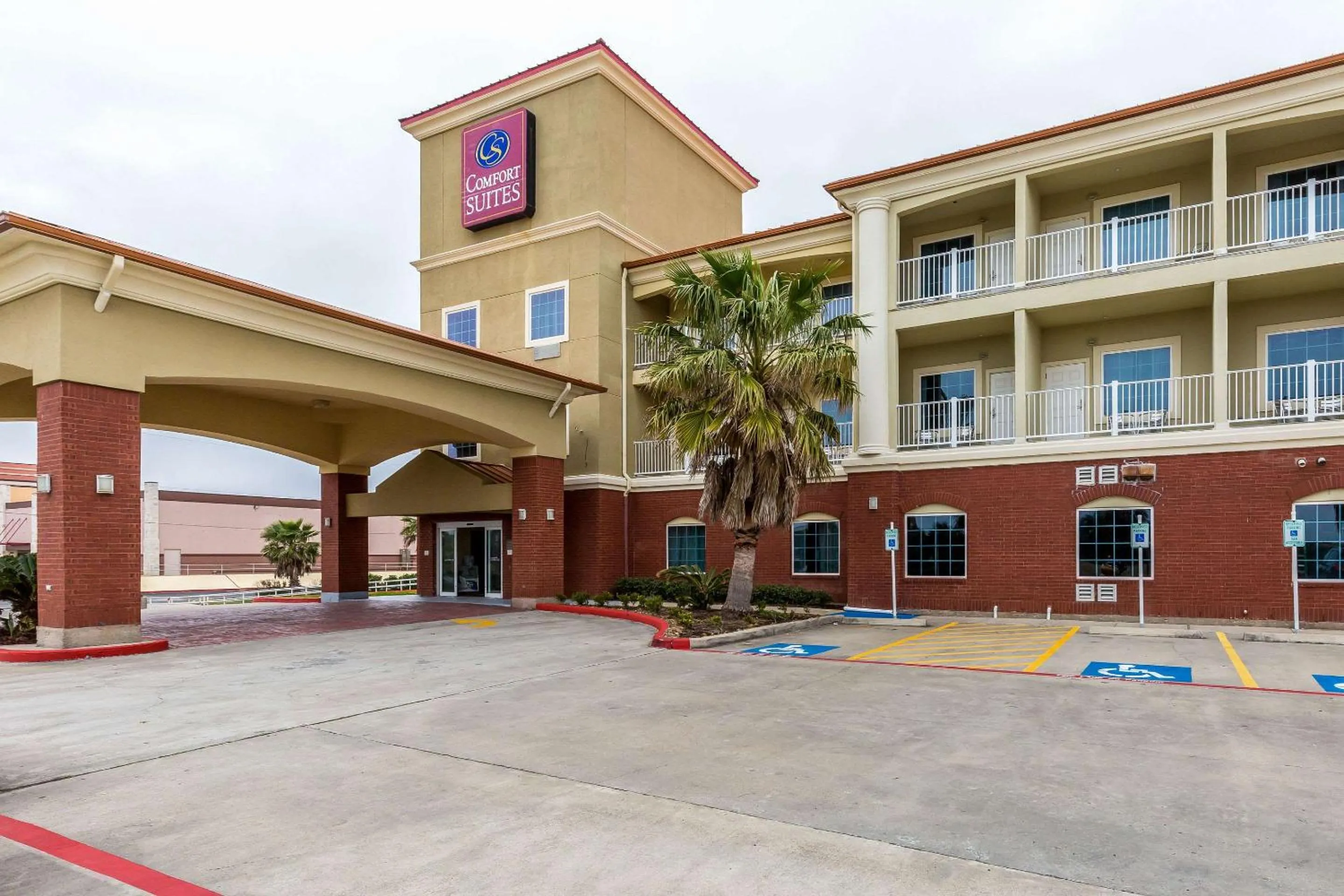 Property building in Comfort Suites Galveston Cruise Port Area - Beachside