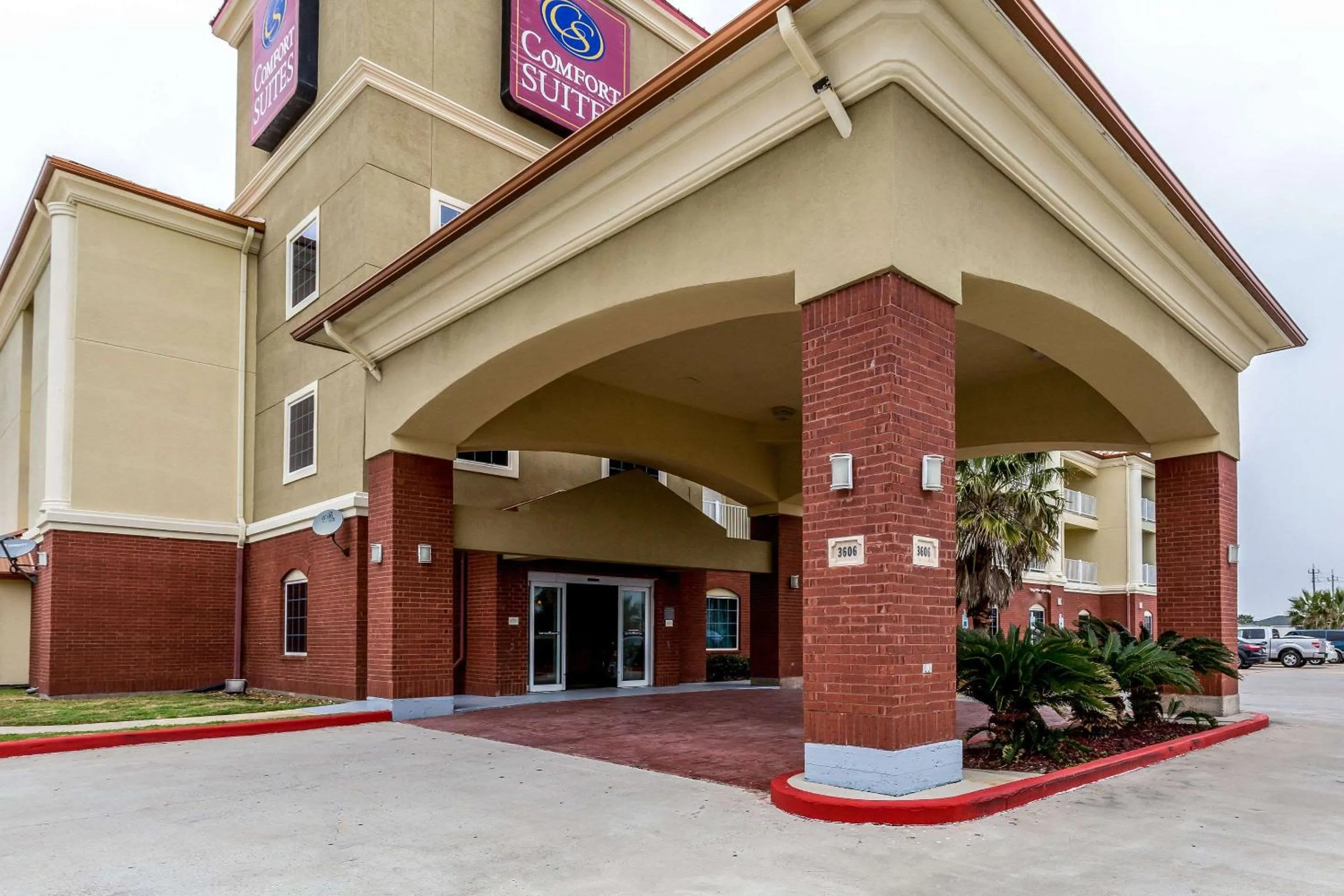 Property building in Comfort Suites Galveston Cruise Port Area - Beachside