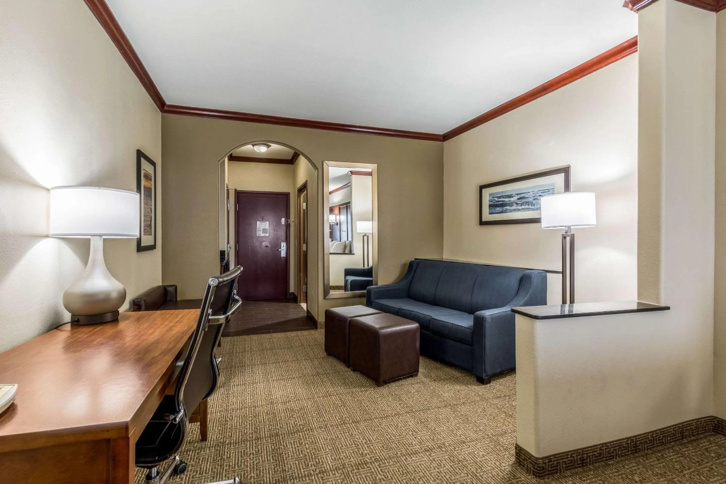 Photo of the whole room, Bed in Comfort Suites Galveston Cruise Port Area - Beachside