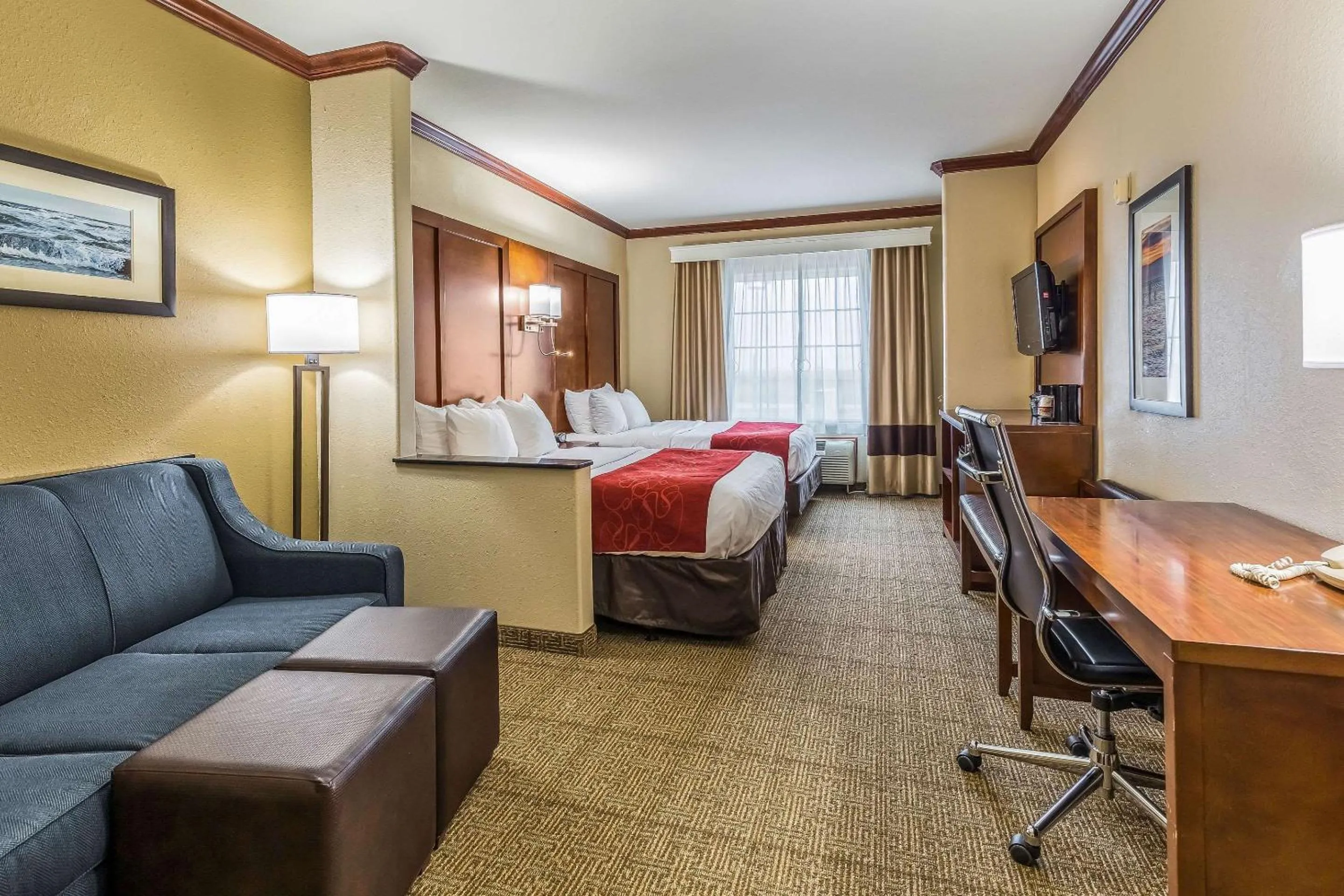 Photo of the whole room, Bed in Comfort Suites Galveston Cruise Port Area - Beachside