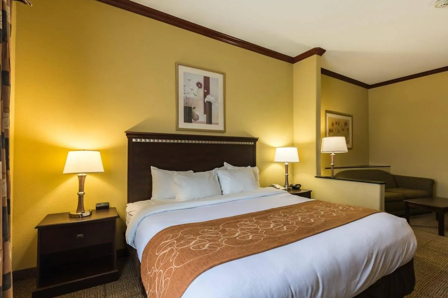 Photo of the whole room, Bed in Comfort Suites Galveston Cruise Port Area - Beachside