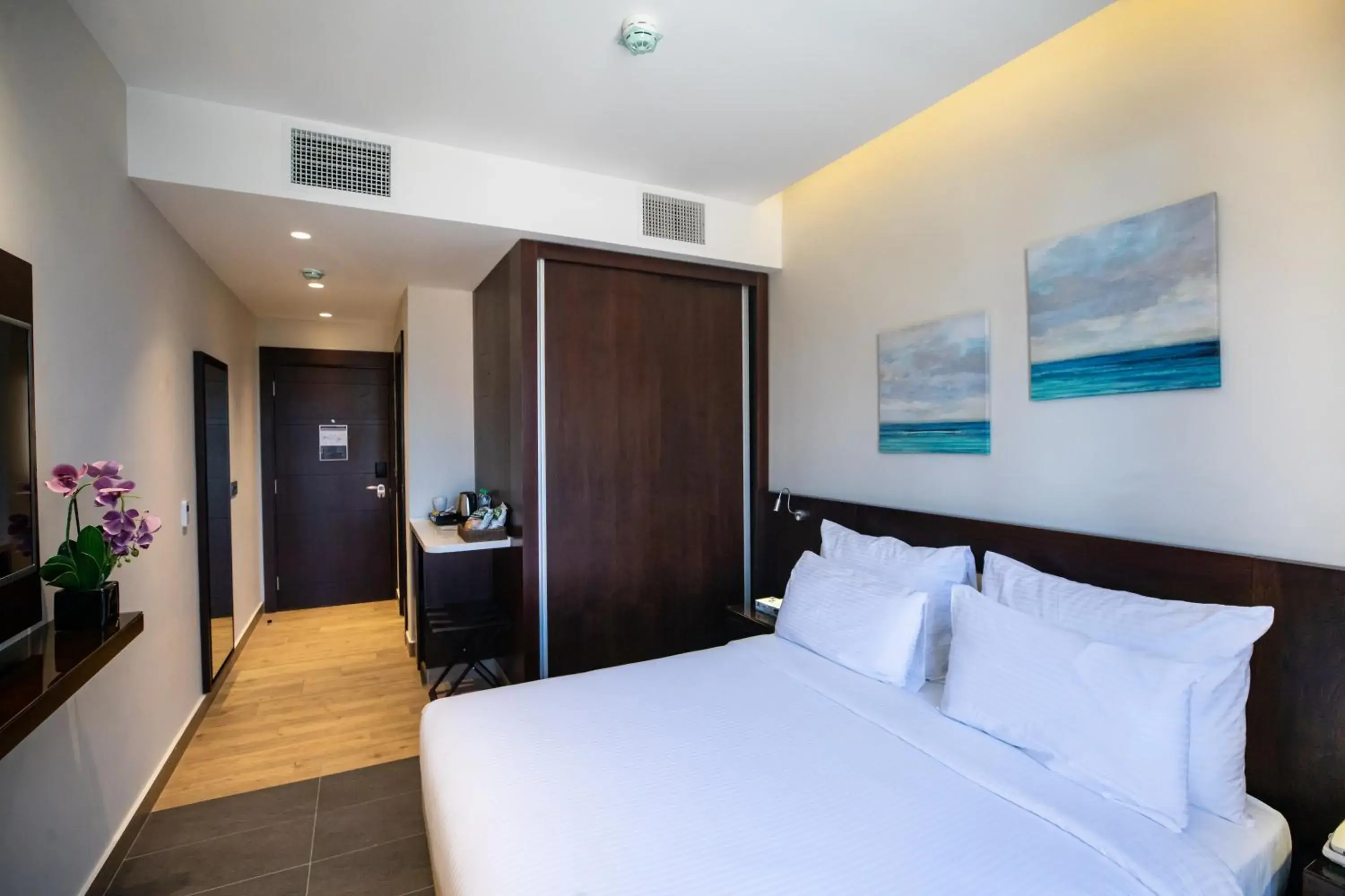 Bed in The Compass Hotel Bed in The Compass Hotel