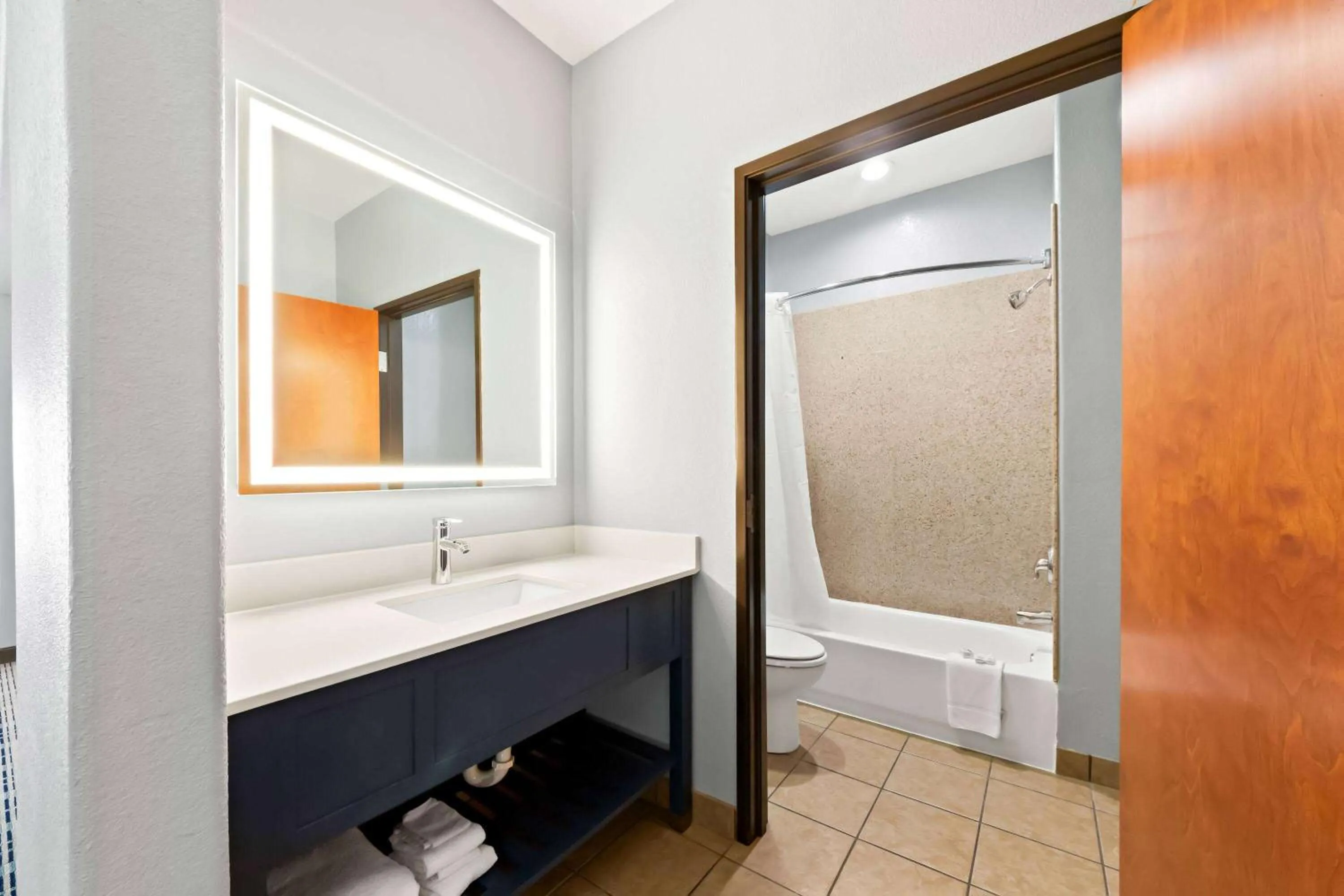 Bathroom in AmericInn by Wyndham New Braunfels
