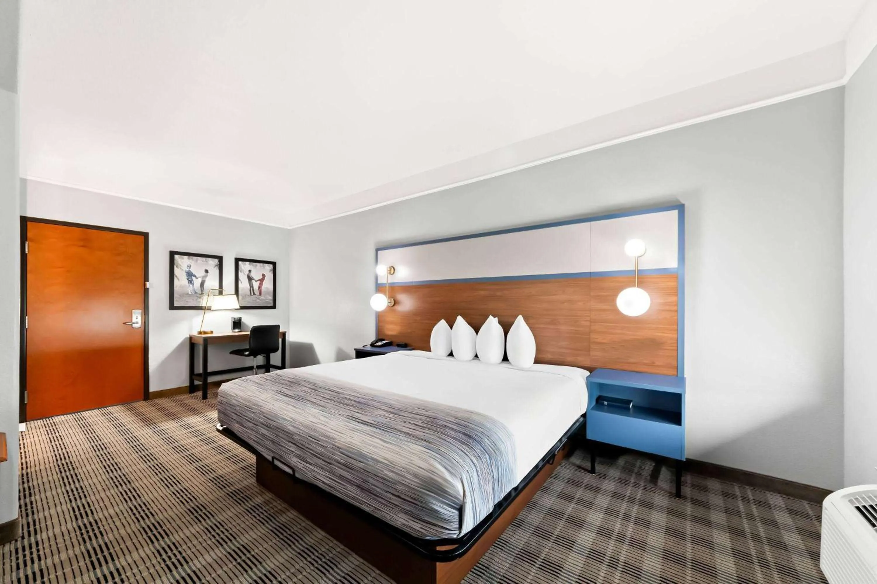 Photo of the whole room, Bed in AmericInn by Wyndham New Braunfels